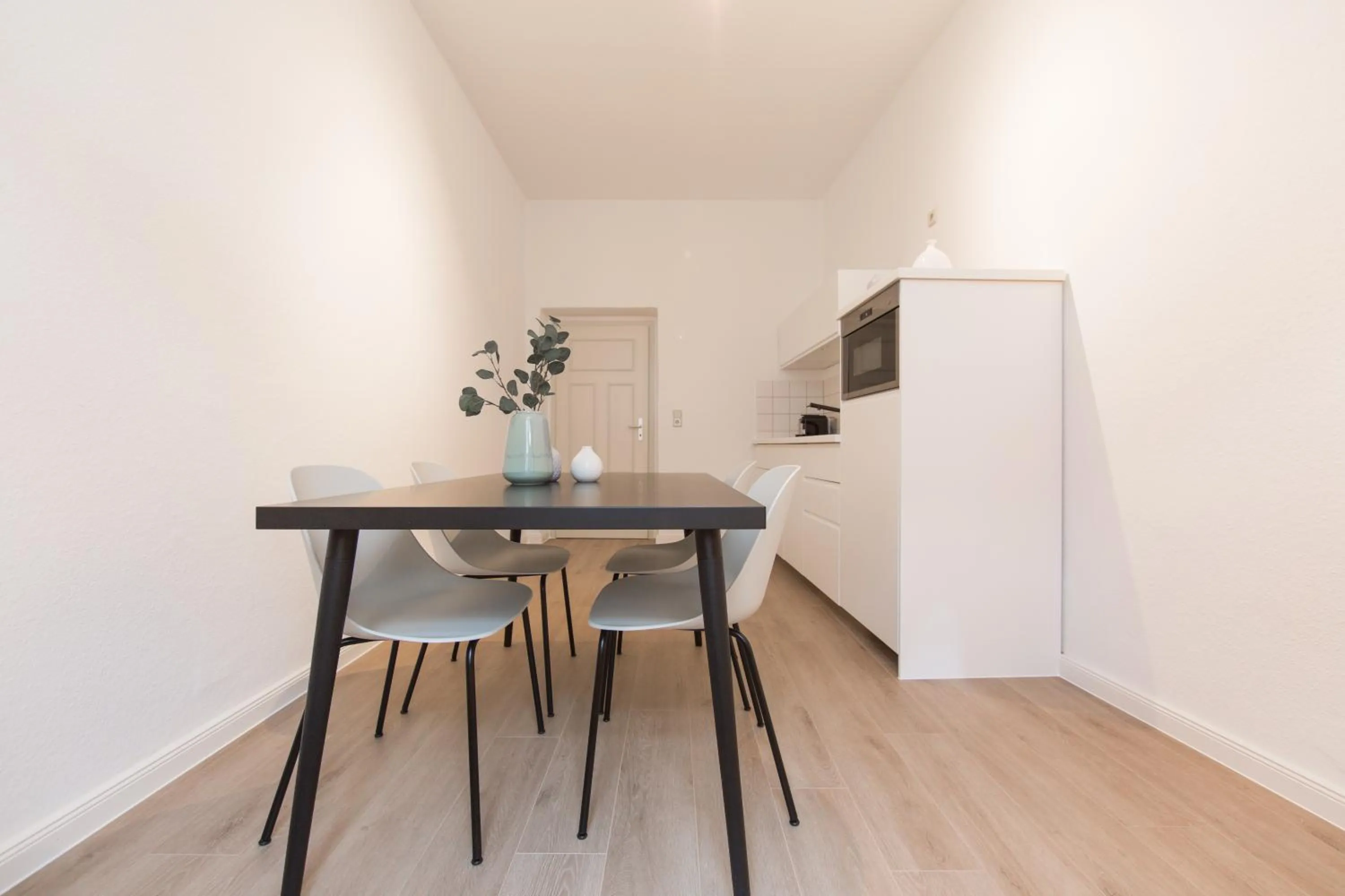 kitchen in Limehome Dresden Jordanstraße