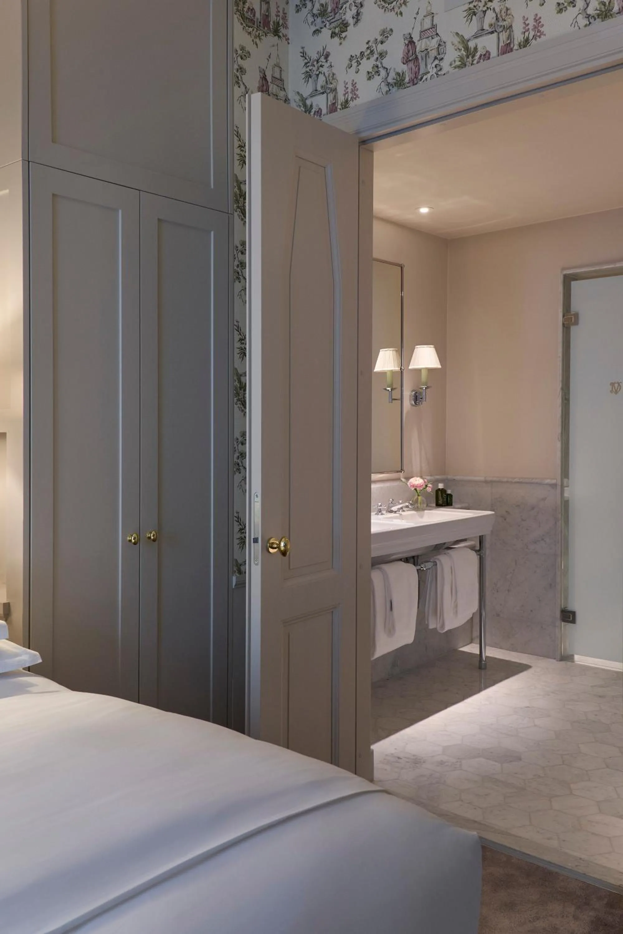 Bathroom, Bed in Villa Dagmar