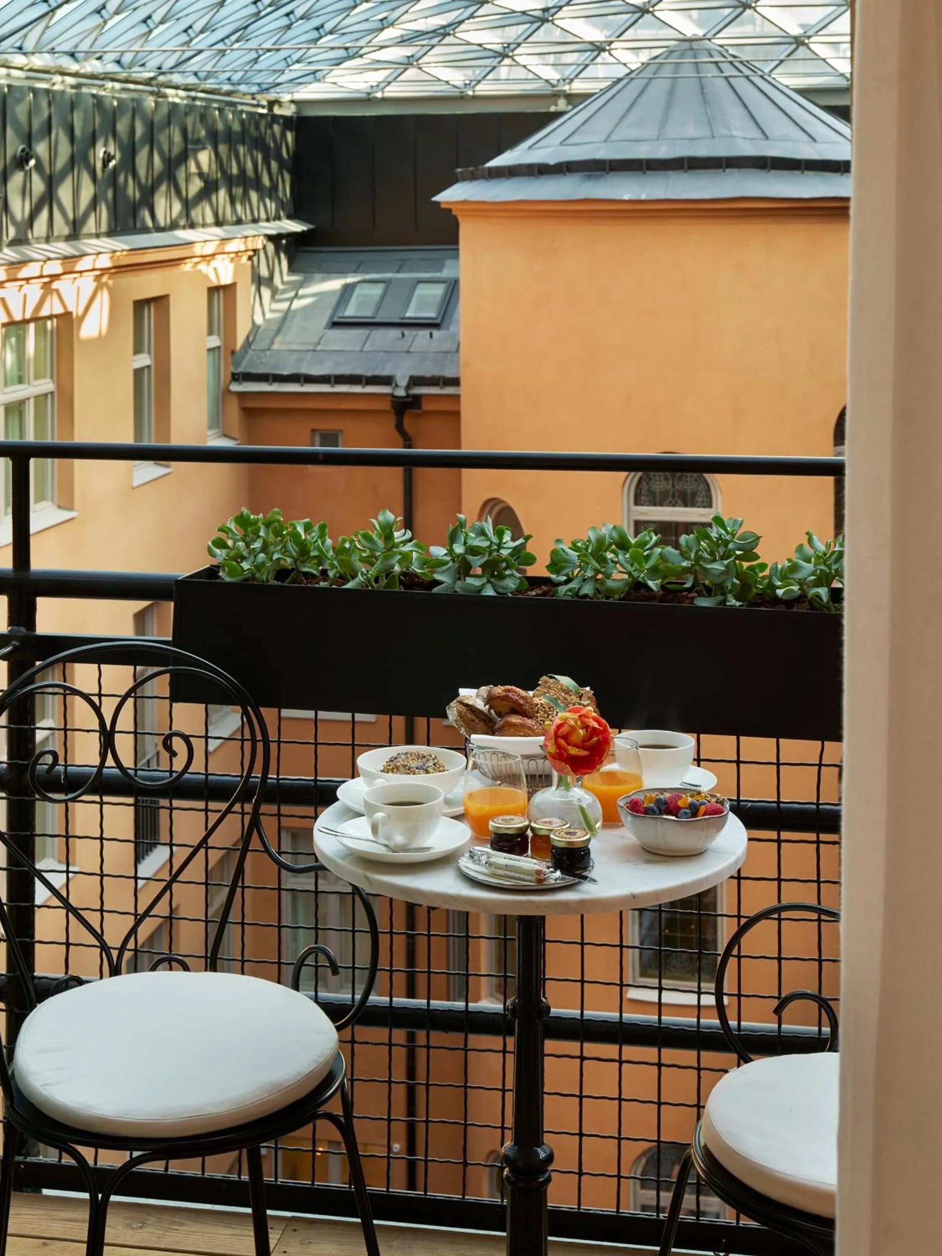 Breakfast in Villa Dagmar