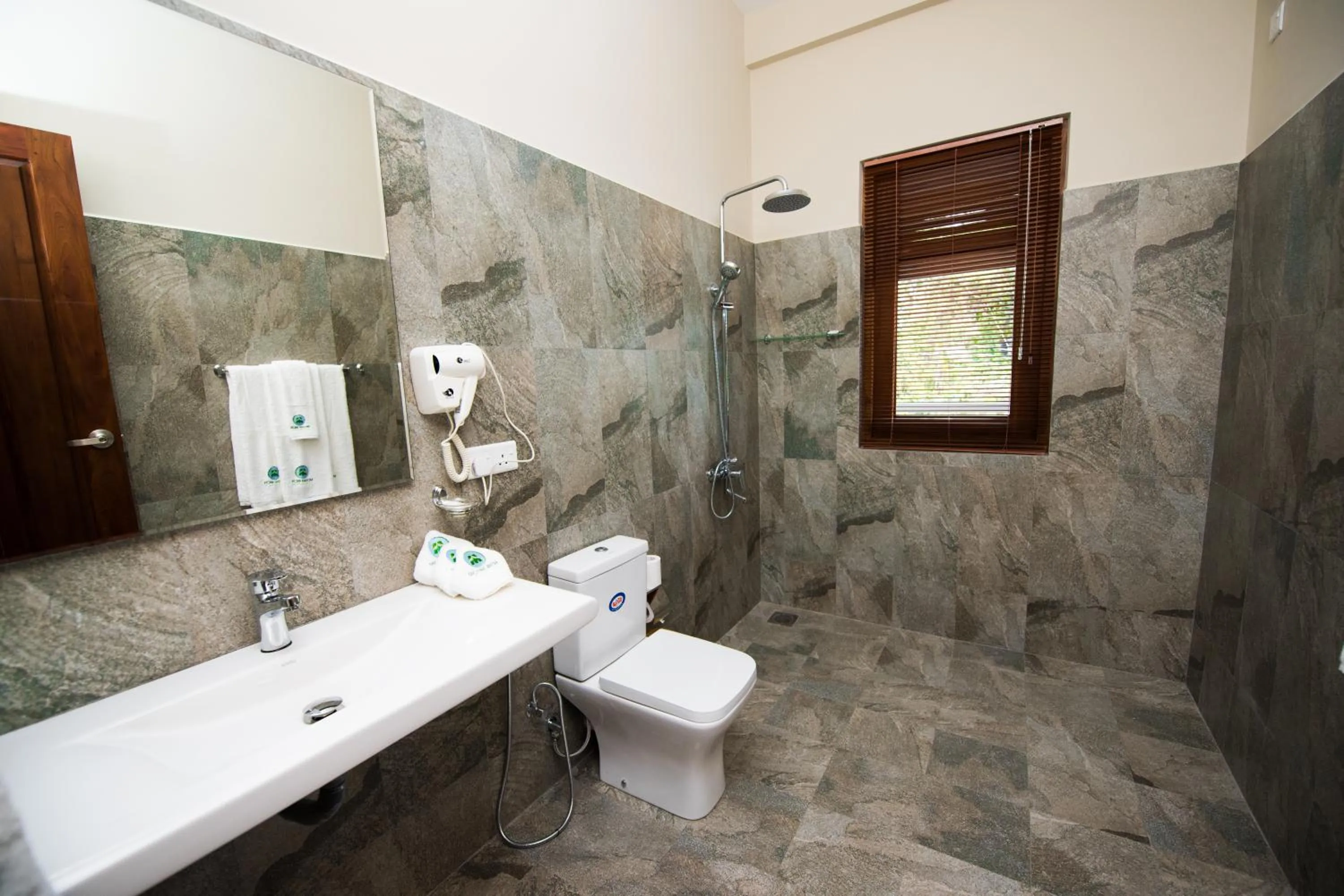 Shower in Mount Rich Rumassala