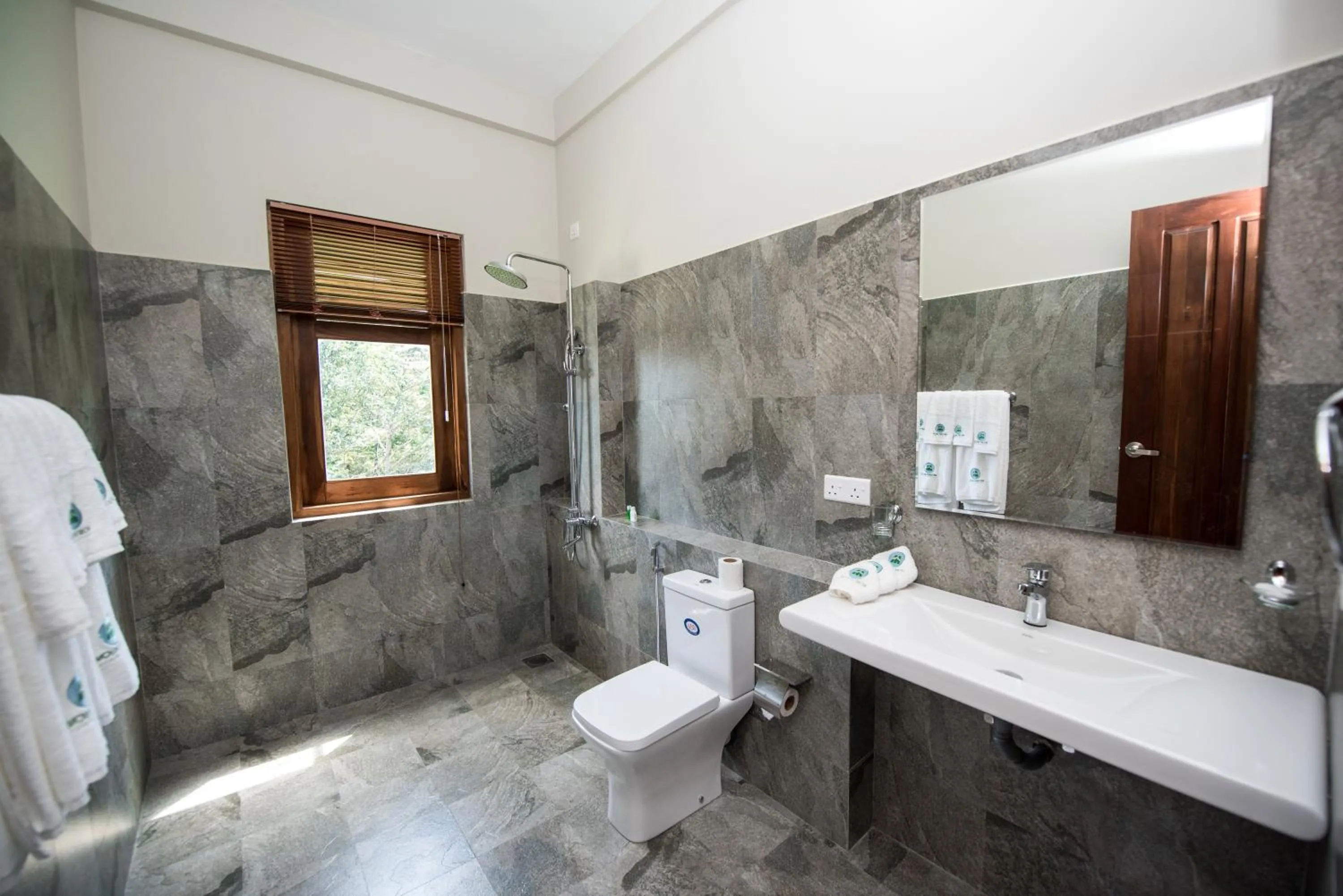 Shower in Mount Rich Rumassala