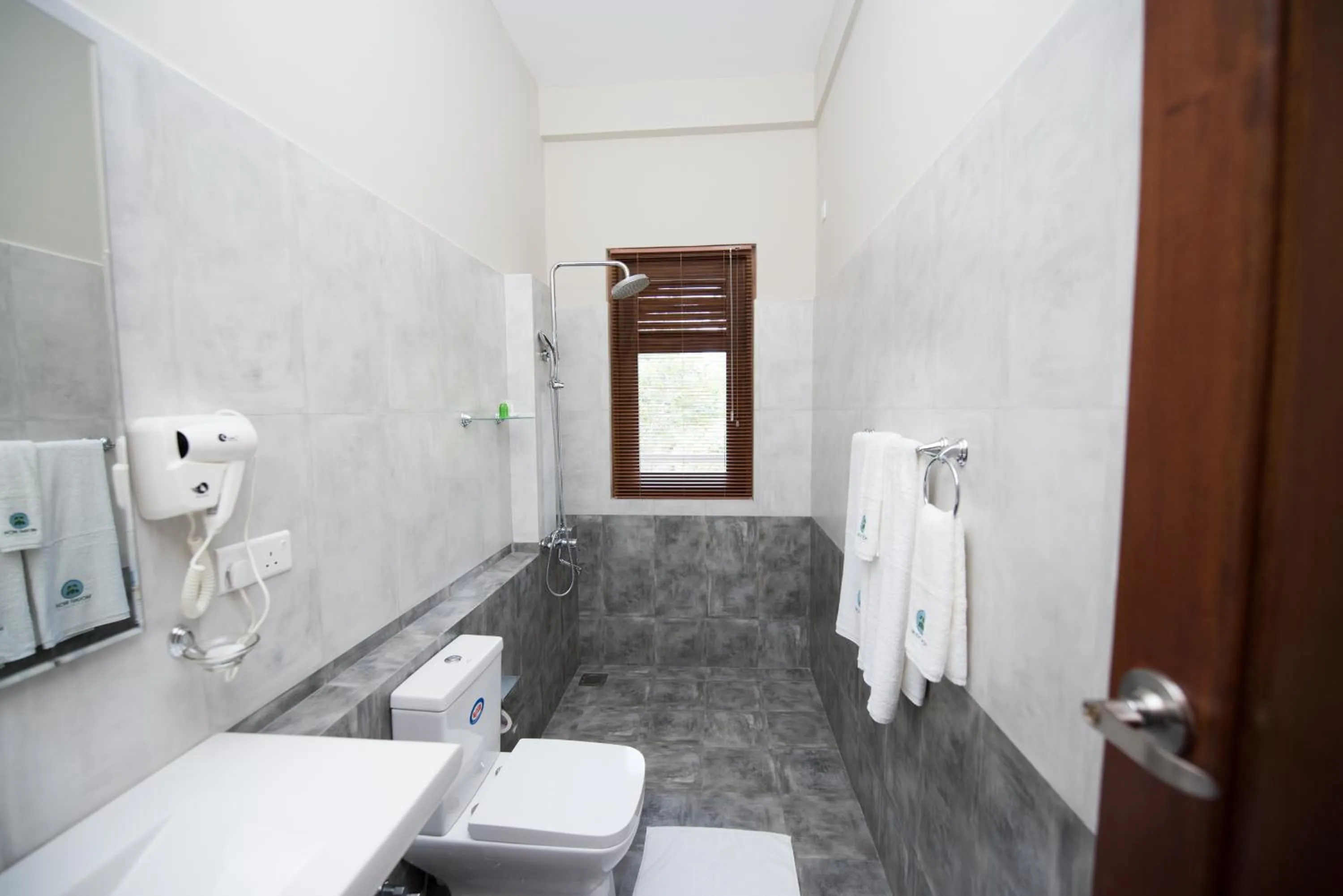 Shower in Mount Rich Rumassala