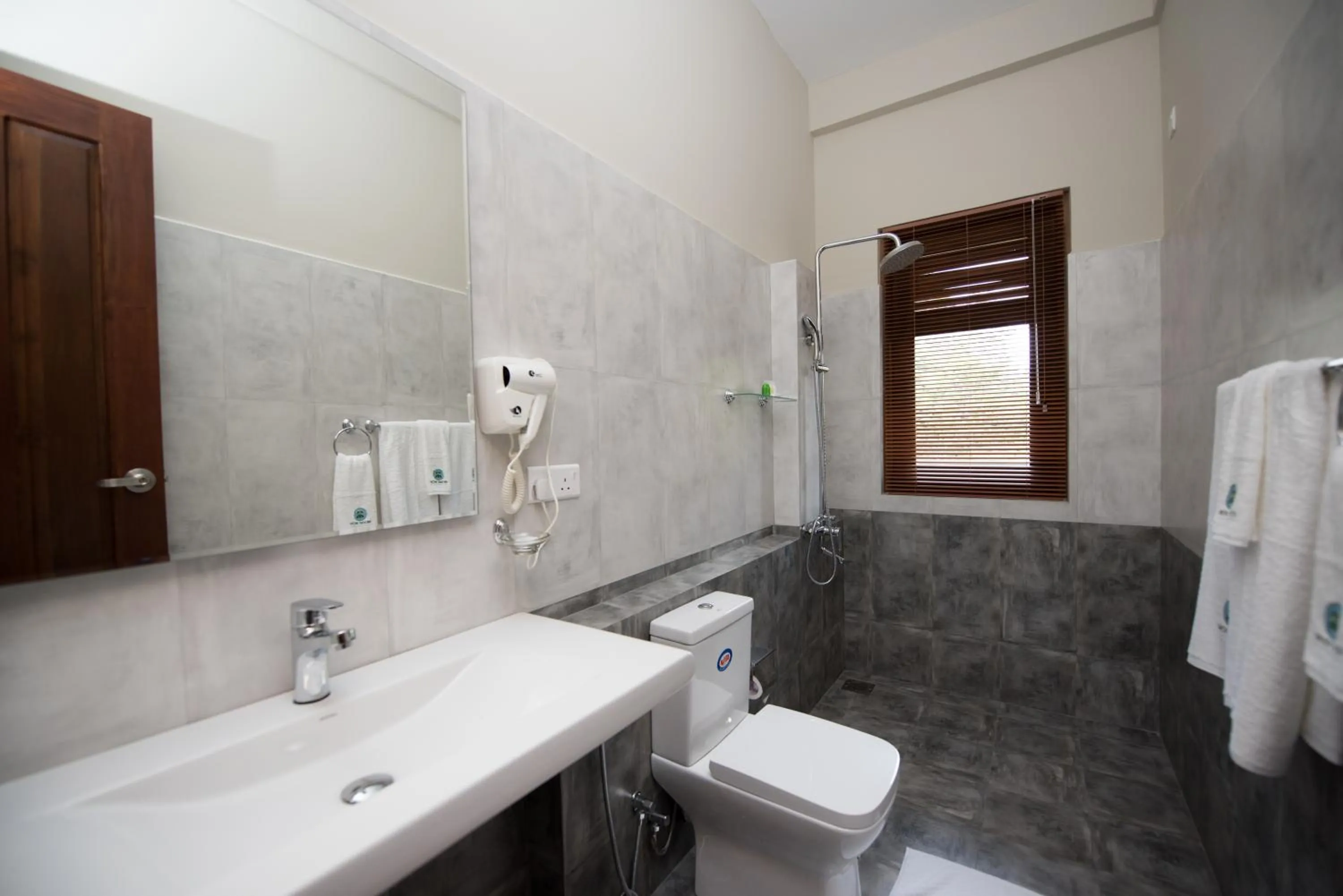 Shower in Mount Rich Rumassala