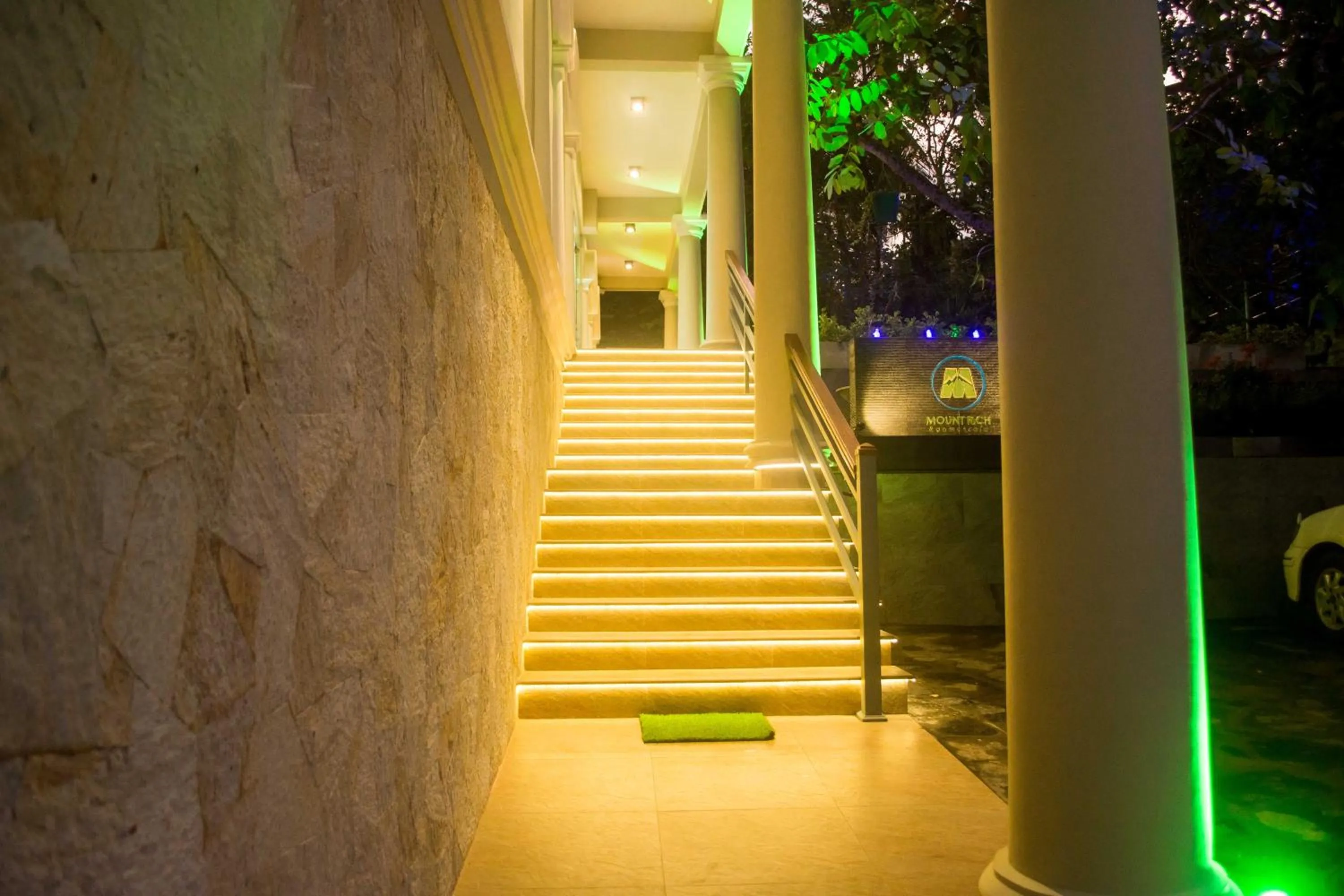 Facade/entrance in Mount Rich Rumassala