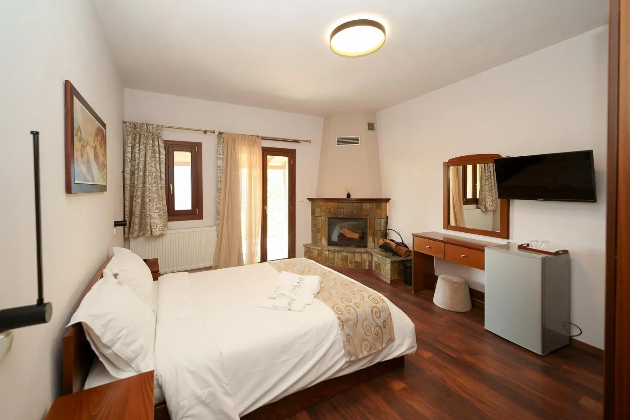 Bed in Elati Suites & Apartments-Mihail