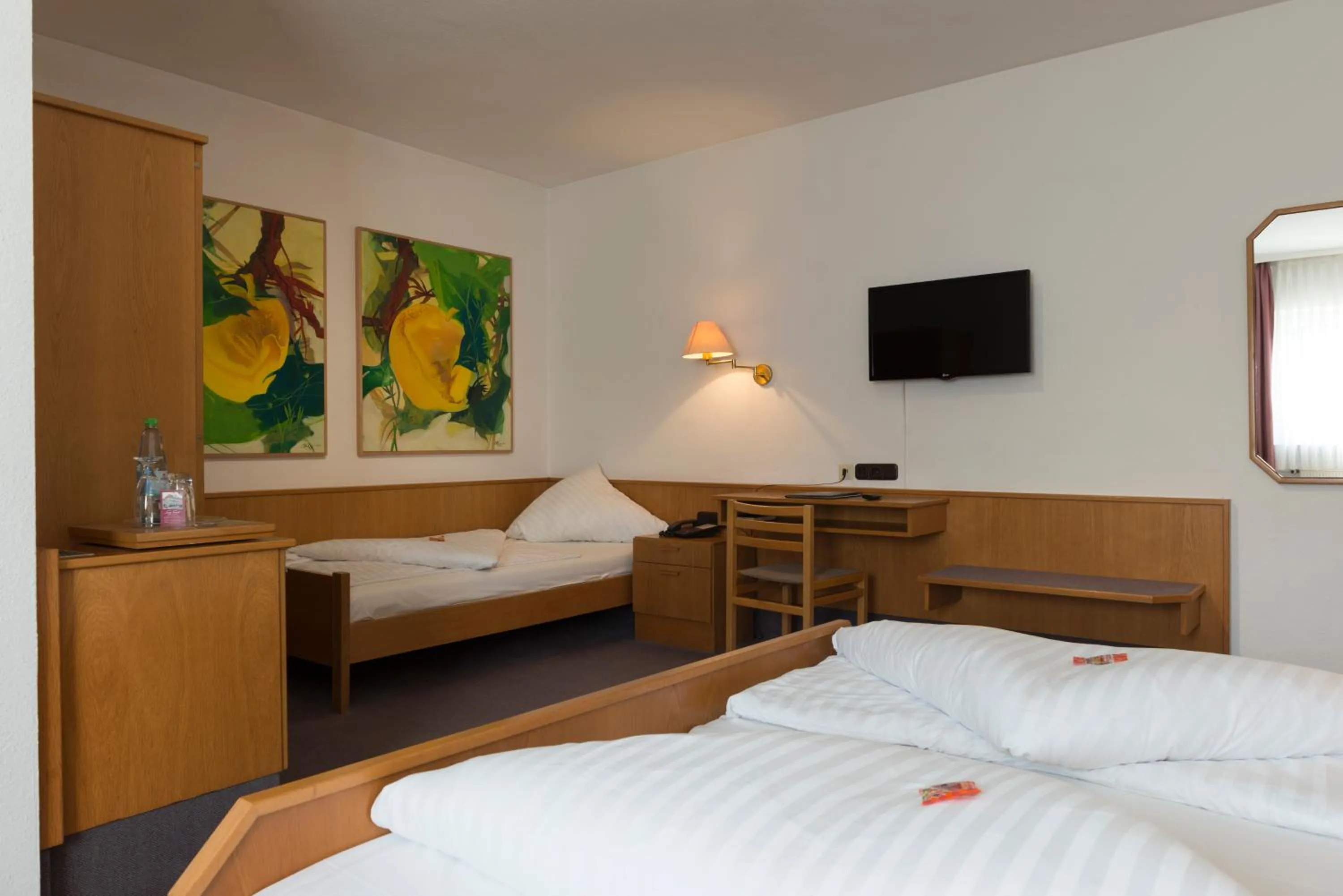 Photo of the whole room, Bed in Hotel Gasthof Zum Storch
