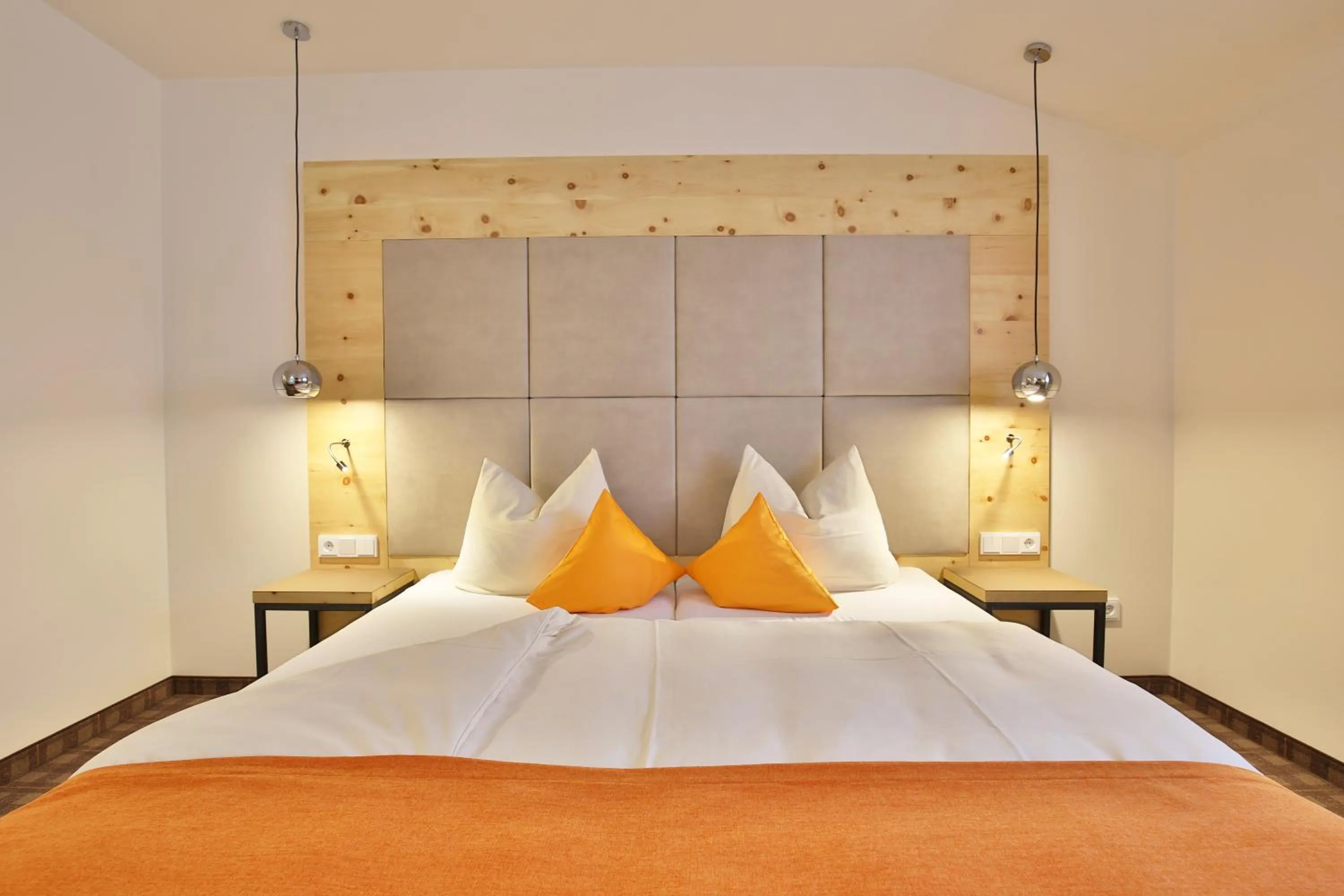 Photo of the whole room, Bed in Vilstaler Hof Landgasthof & Hotel