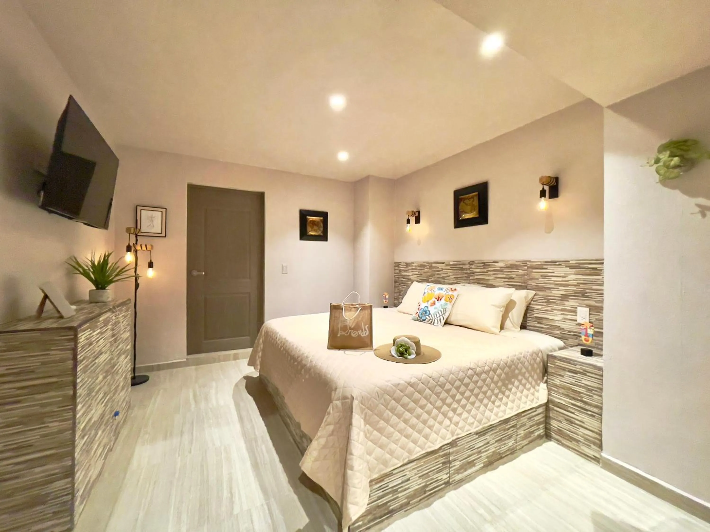 Bedroom in BreMar 85 Private place - Adults only