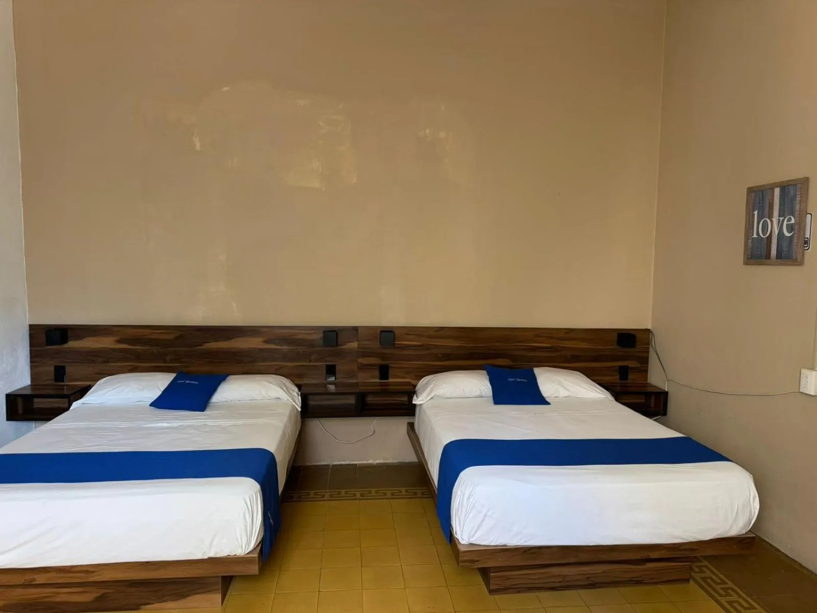 Bathroom, Bed in Hotel Queretaro