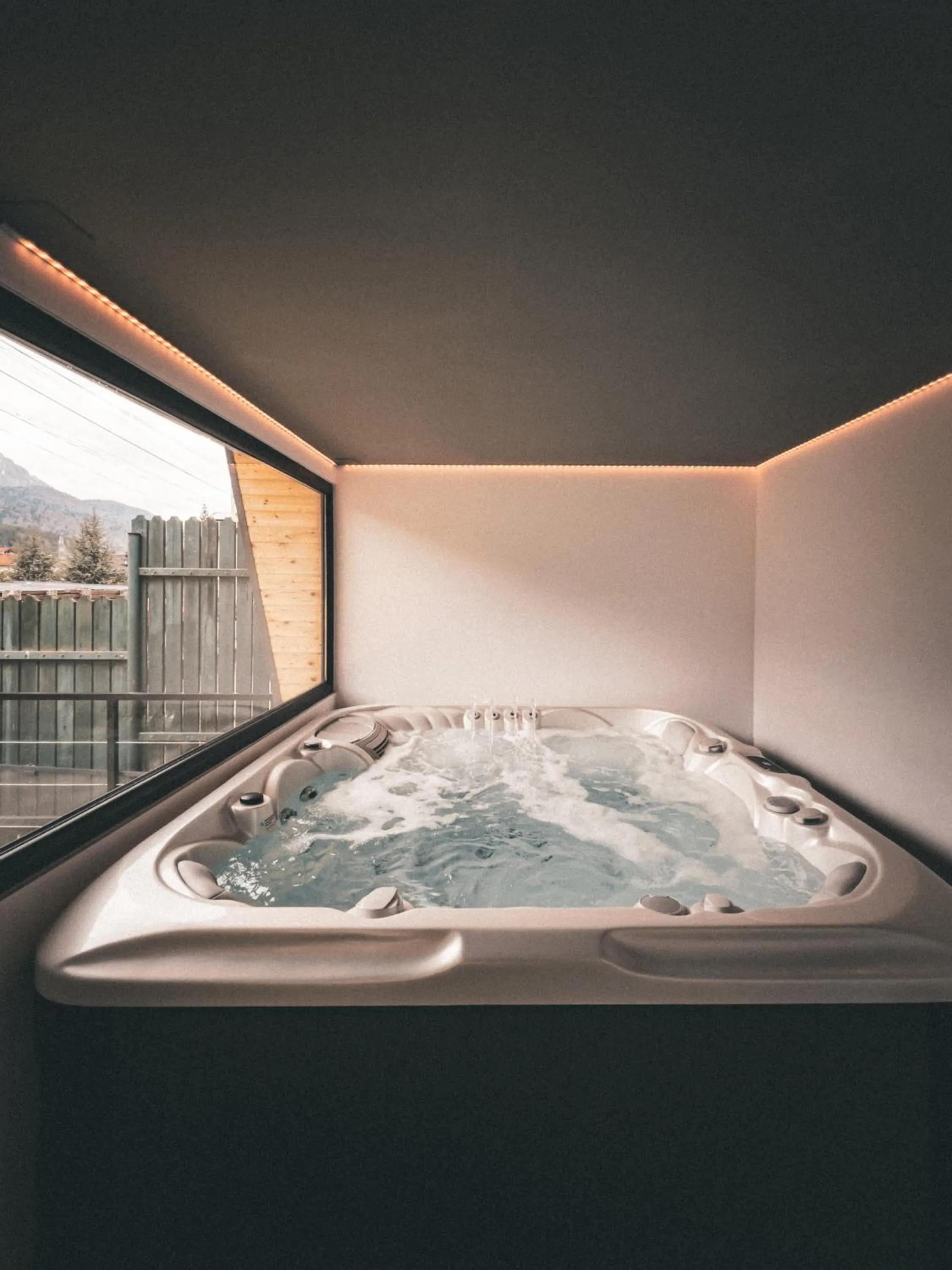 Hot Tub in Moon Montana Busteni