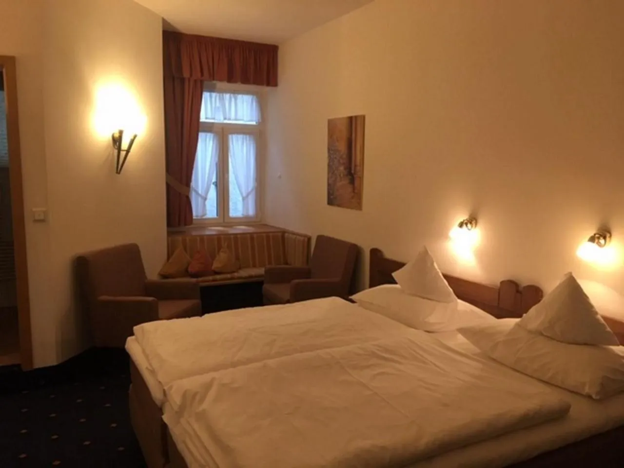 Bedroom, Bed in AKZENT Hotel Berg's Alte Bauernschänke- Wellness und Wein