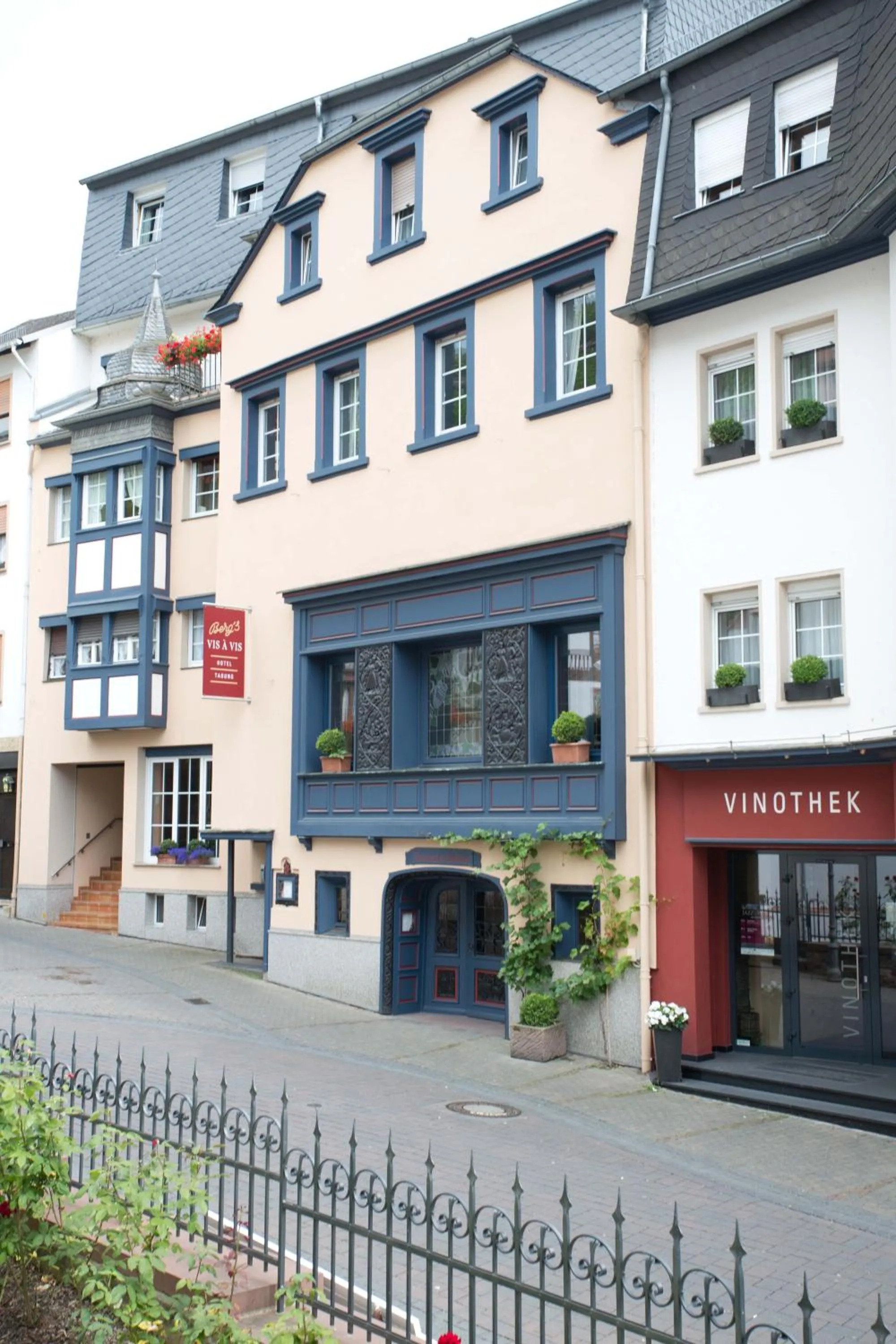 Facade/entrance in AKZENT Hotel Berg's Alte Bauernschänke- Wellness und Wein