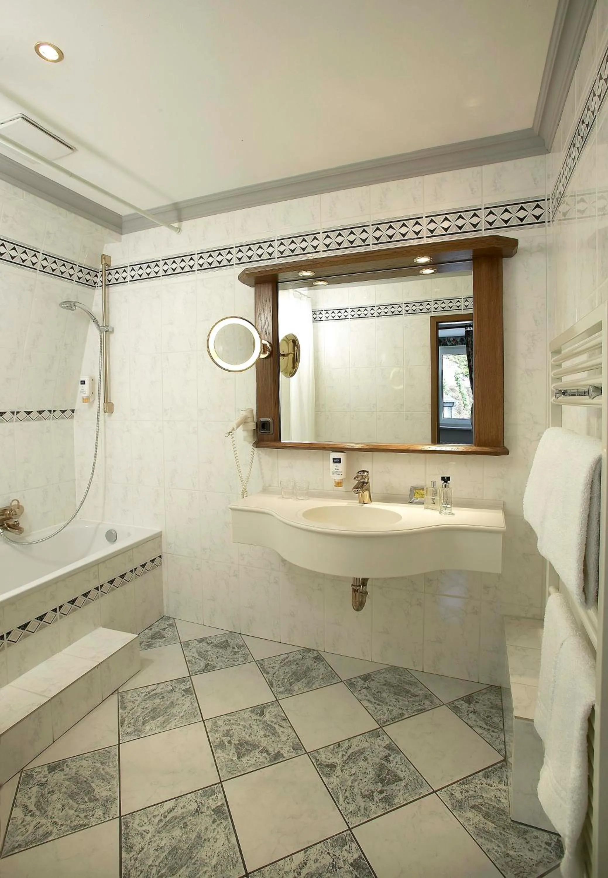 Bathroom in AKZENT Hotel Berg's Alte Bauernschänke- Wellness und Wein