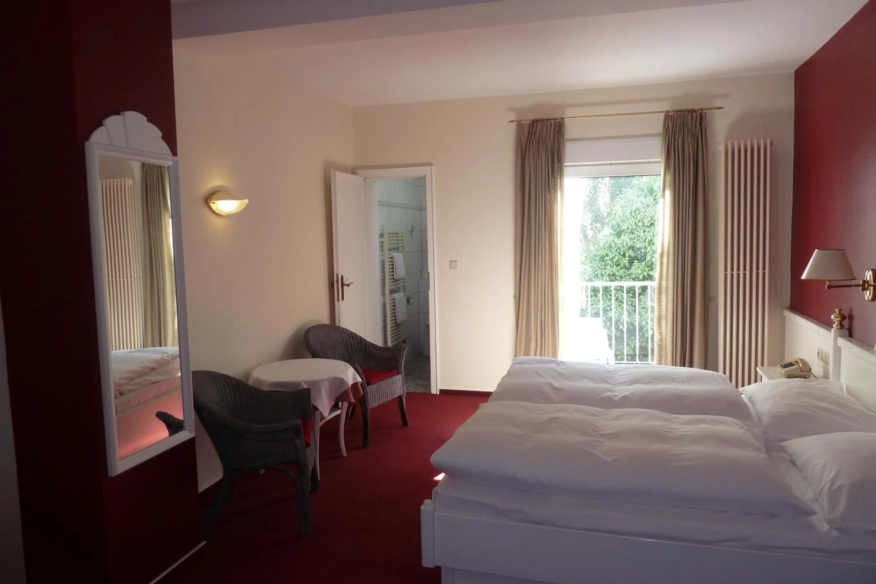 Day, Bed in AKZENT Hotel Berg's Alte Bauernschänke- Wellness und Wein