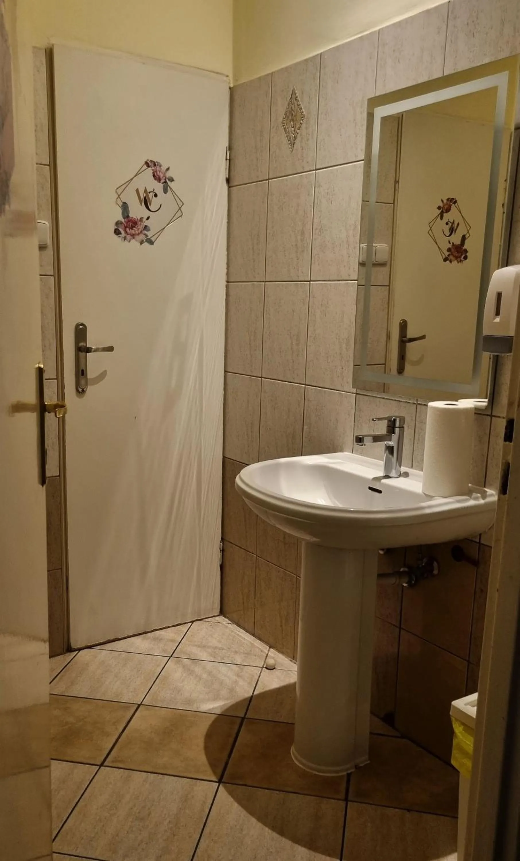 Toilet in Green Cat Rooms