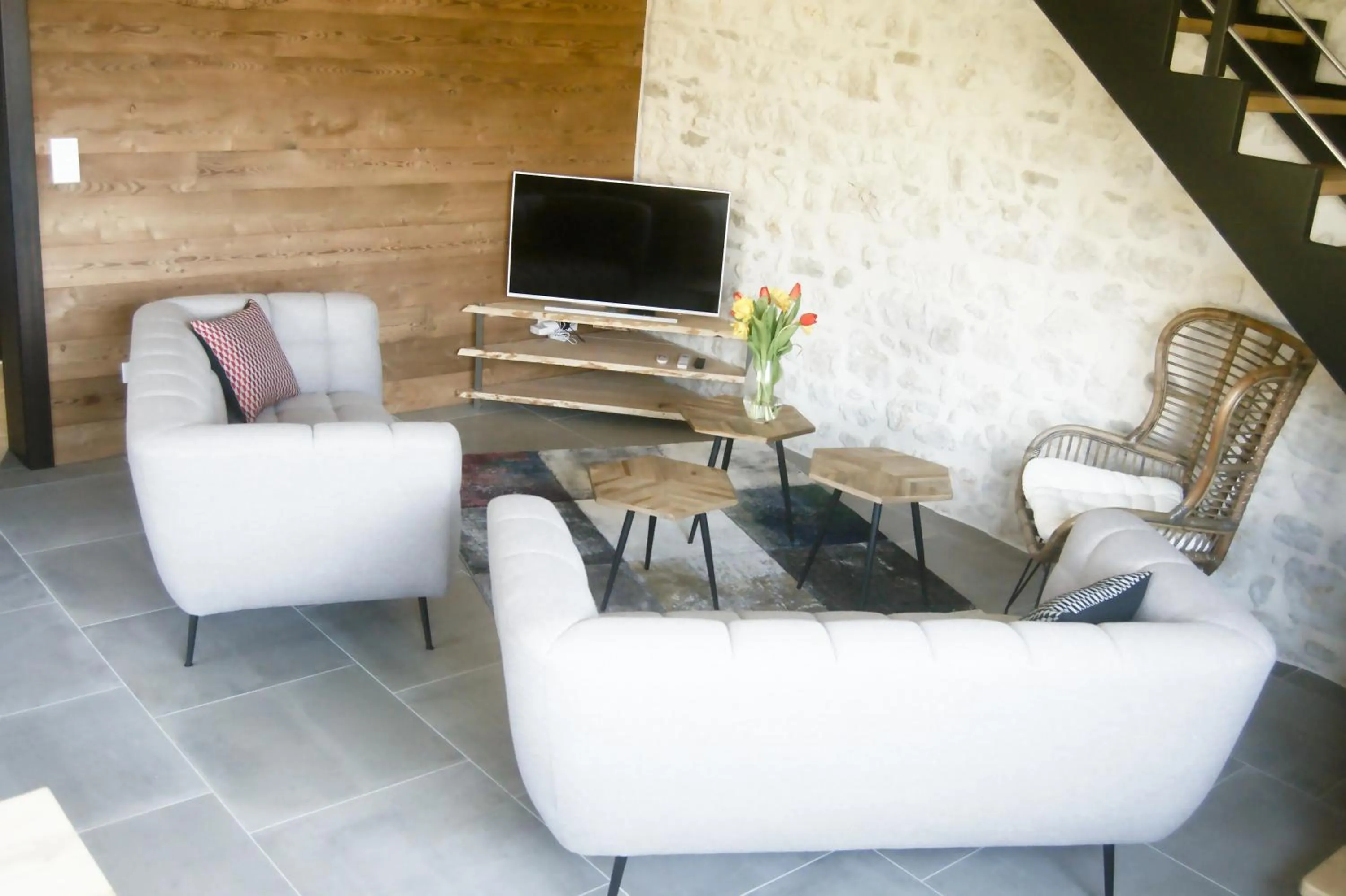 Communal lounge/ TV room in Maison d'Hôtes L'Etiquette