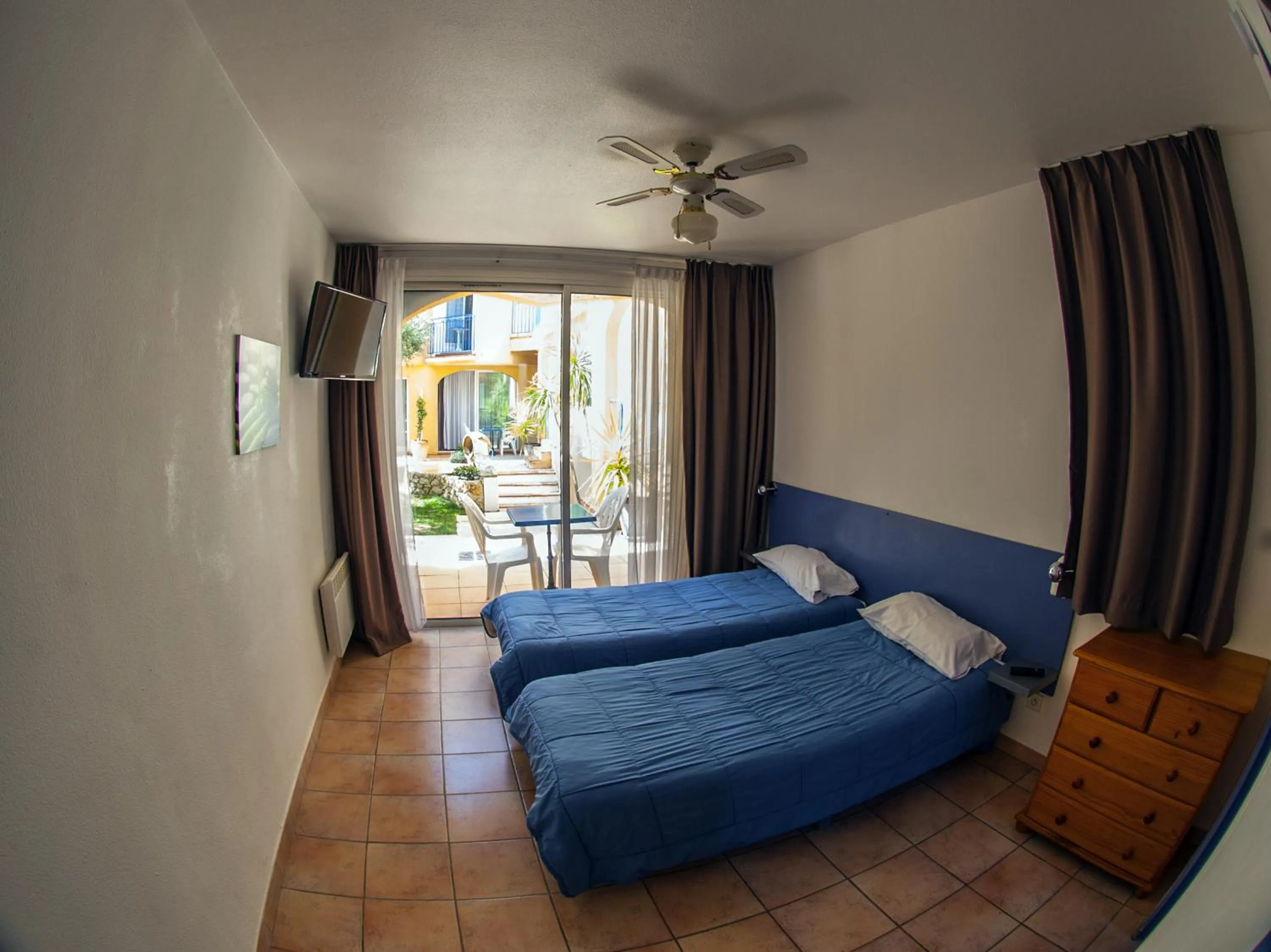 Photo of the whole room, Bed in Hôtel Le Leukos