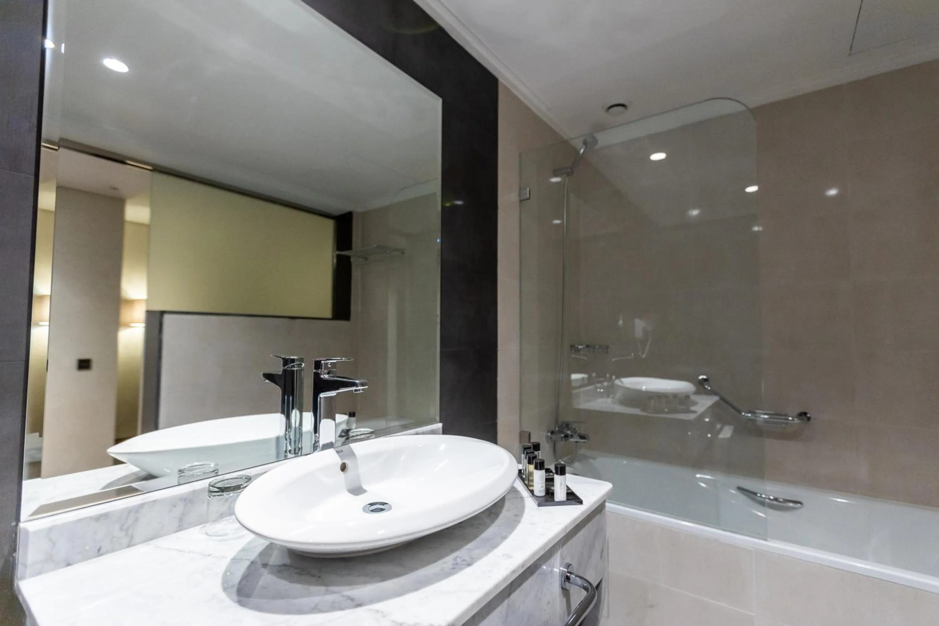 Bathroom in Nour Plazza Hotel