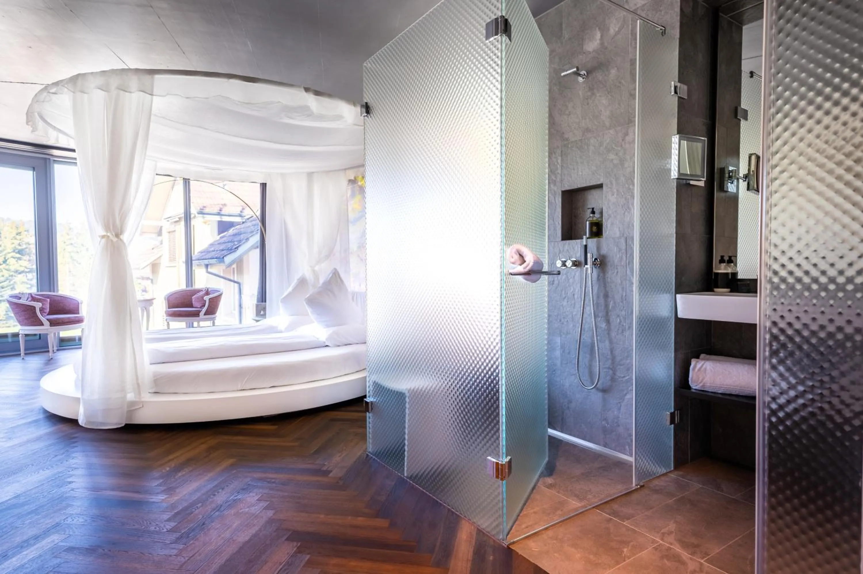 Photo of the whole room, Bed in HIRSCHEN OBERKIRCH - Design Boutique Hotel