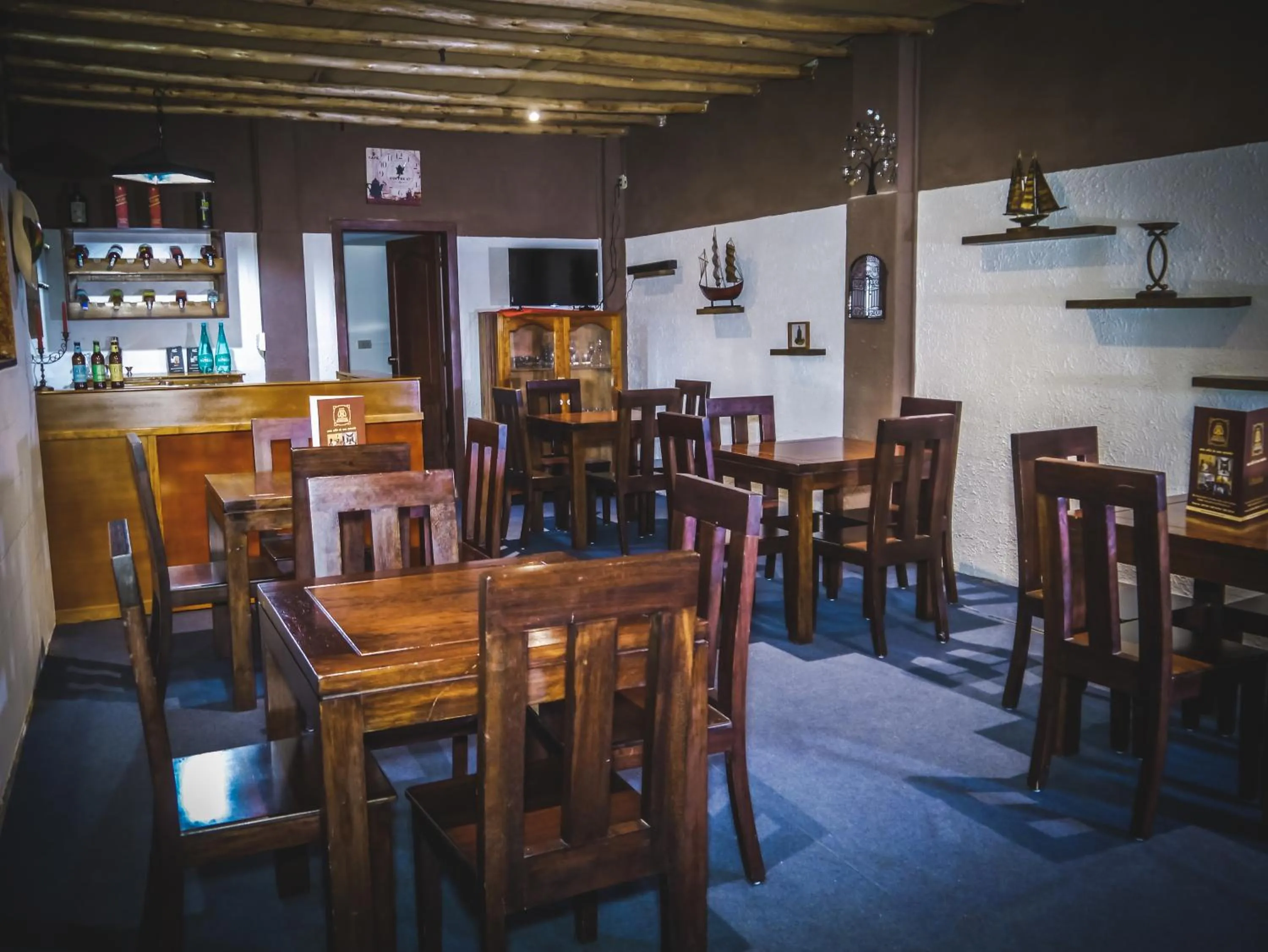 Restaurant/places to eat in Hotel 4 Mundos