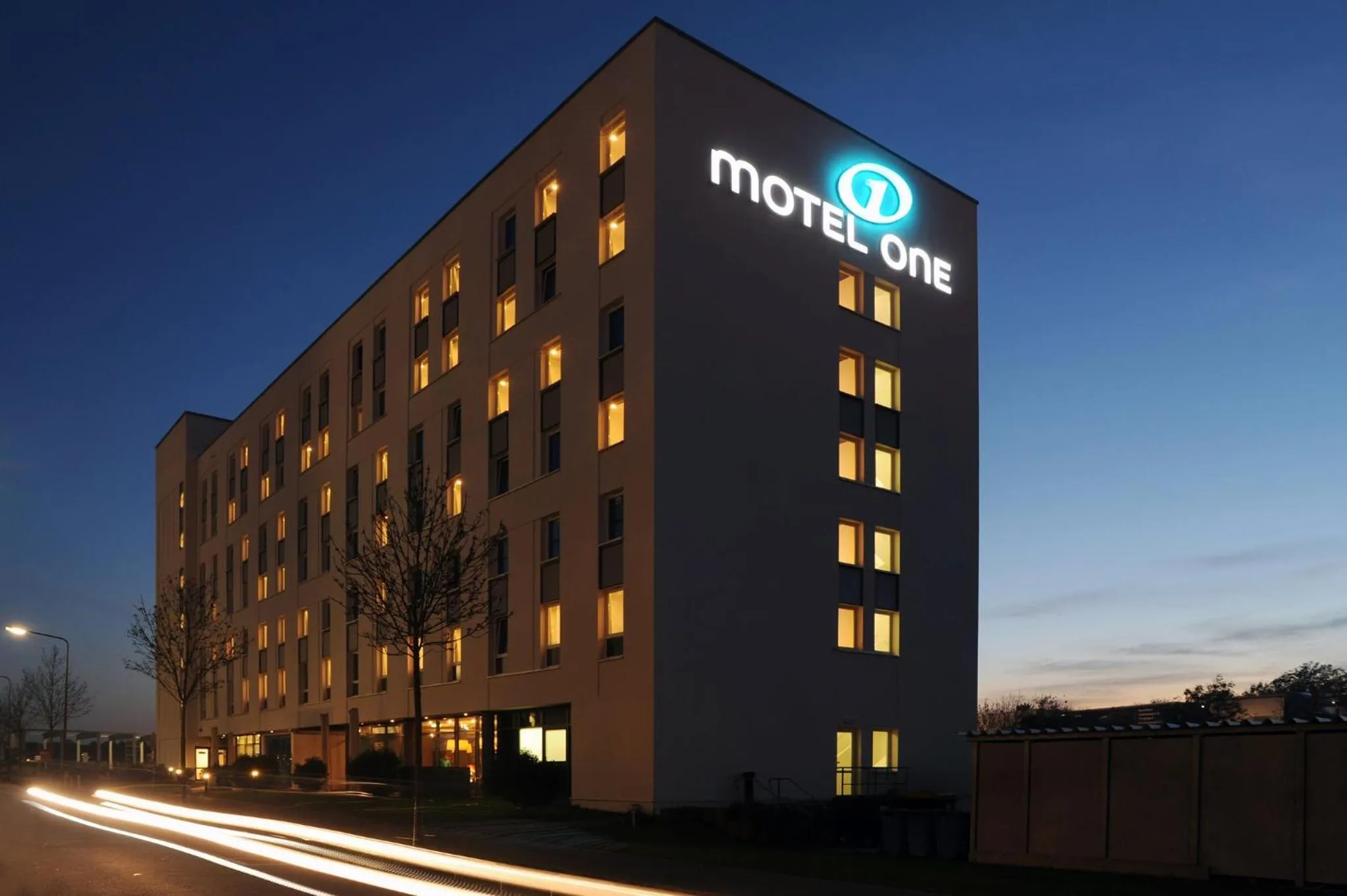 Facade/entrance in Motel One Frankfurt Airport