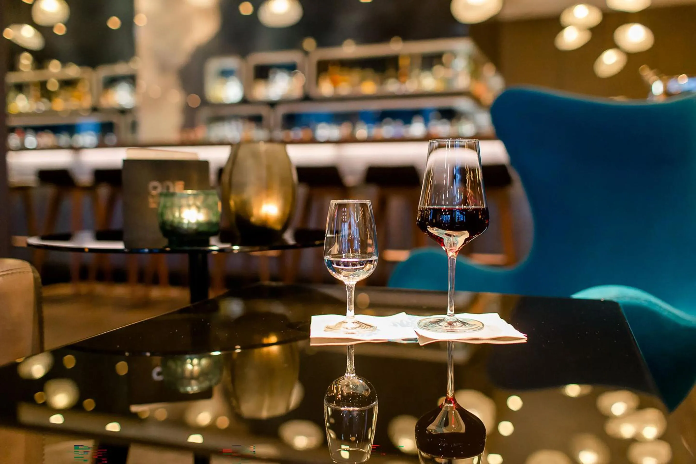 Lounge or bar in Motel One Frankfurt Airport