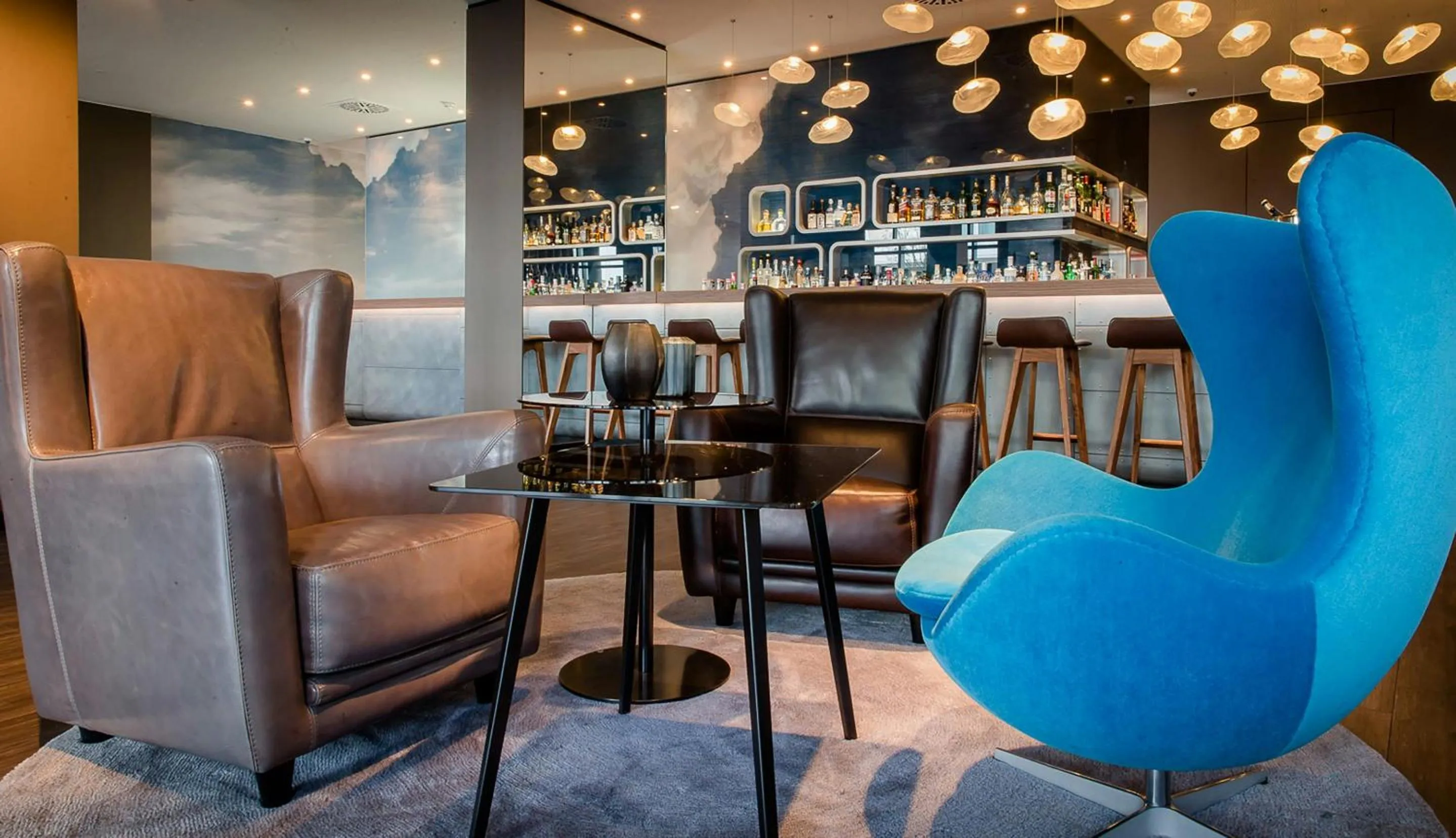 Lounge or bar in Motel One Frankfurt Airport