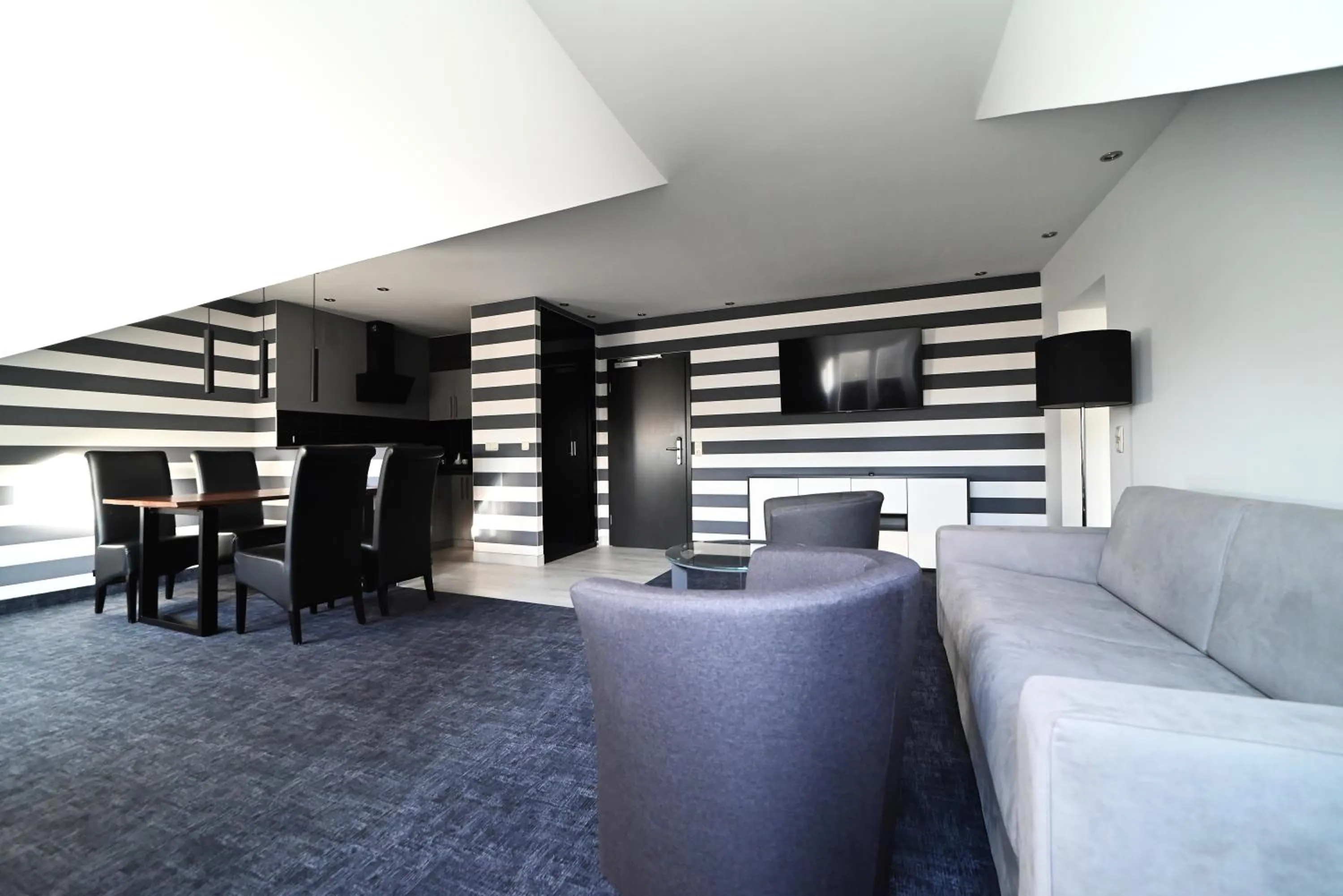 SL'otel im Parforcehaus