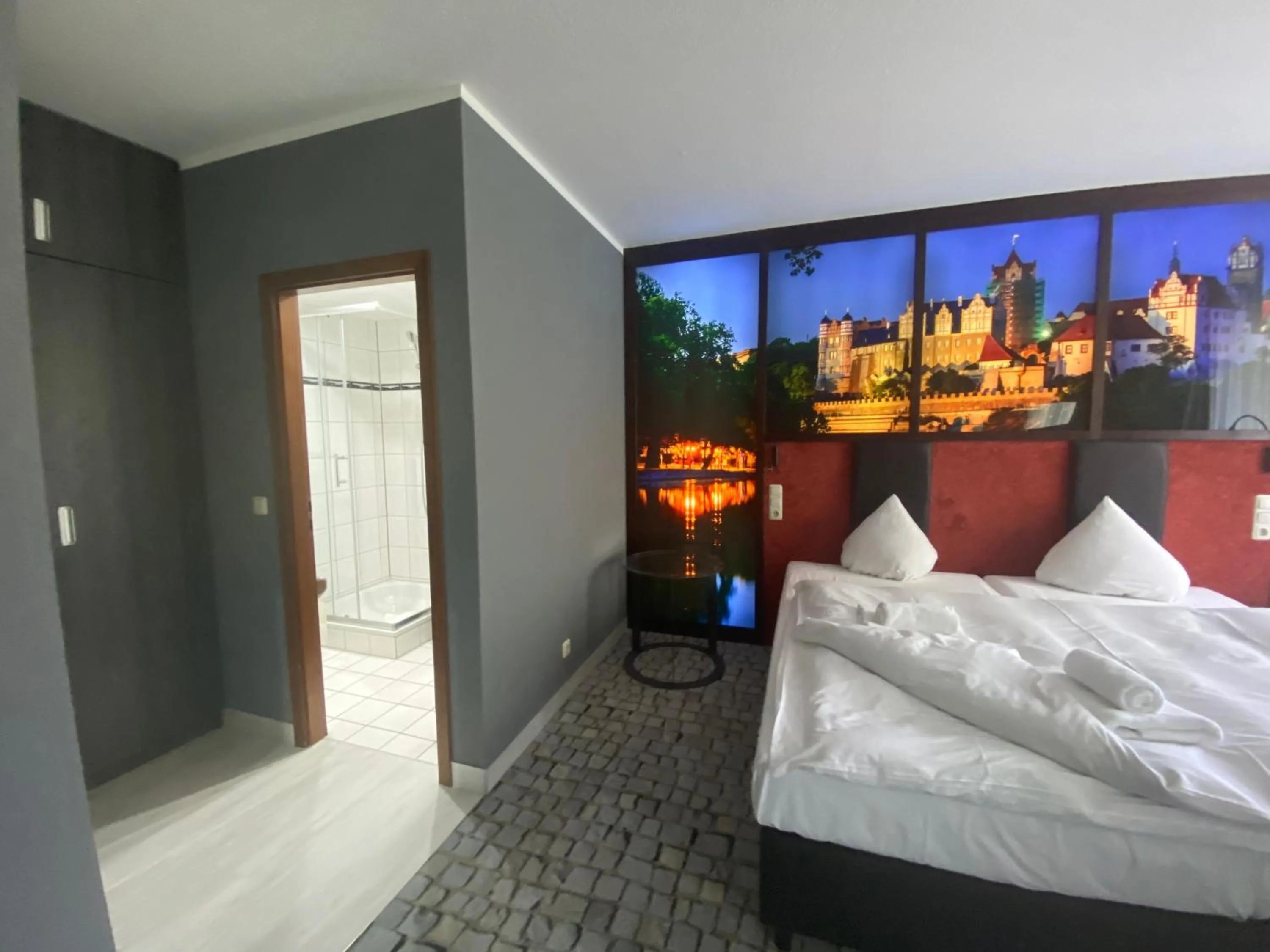 Bed in SL'otel im Parforcehaus