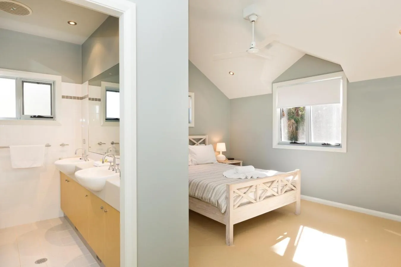 Bathroom, Bed in Blueys Retreat