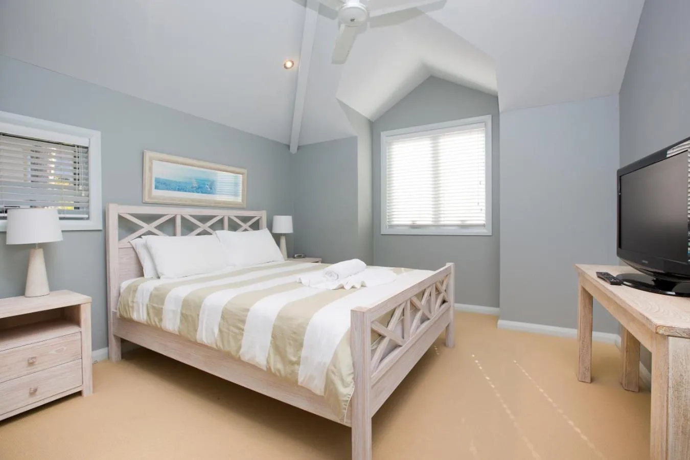 Bedroom, Bed in Blueys Retreat