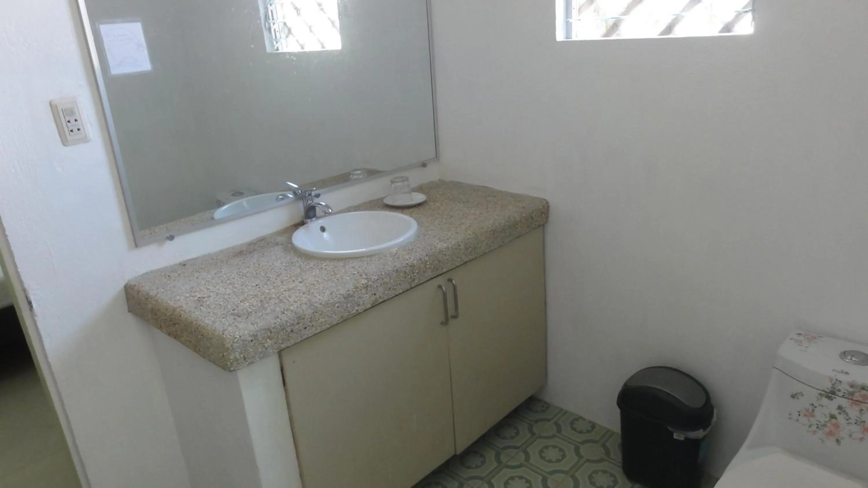 Bathroom in Sea Turtle House Moalboal