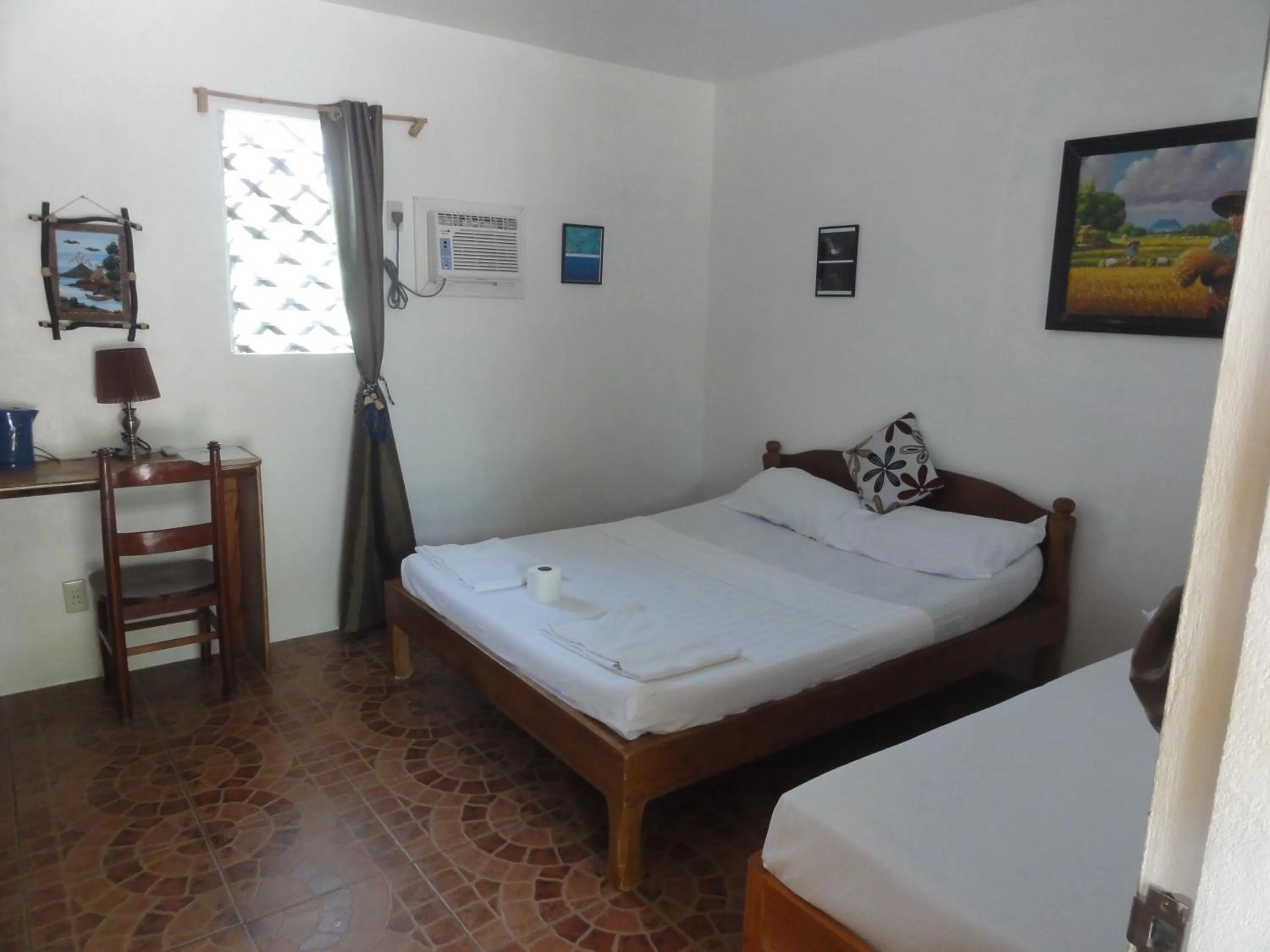 Photo of the whole room, Bed in Sea Turtle House Moalboal