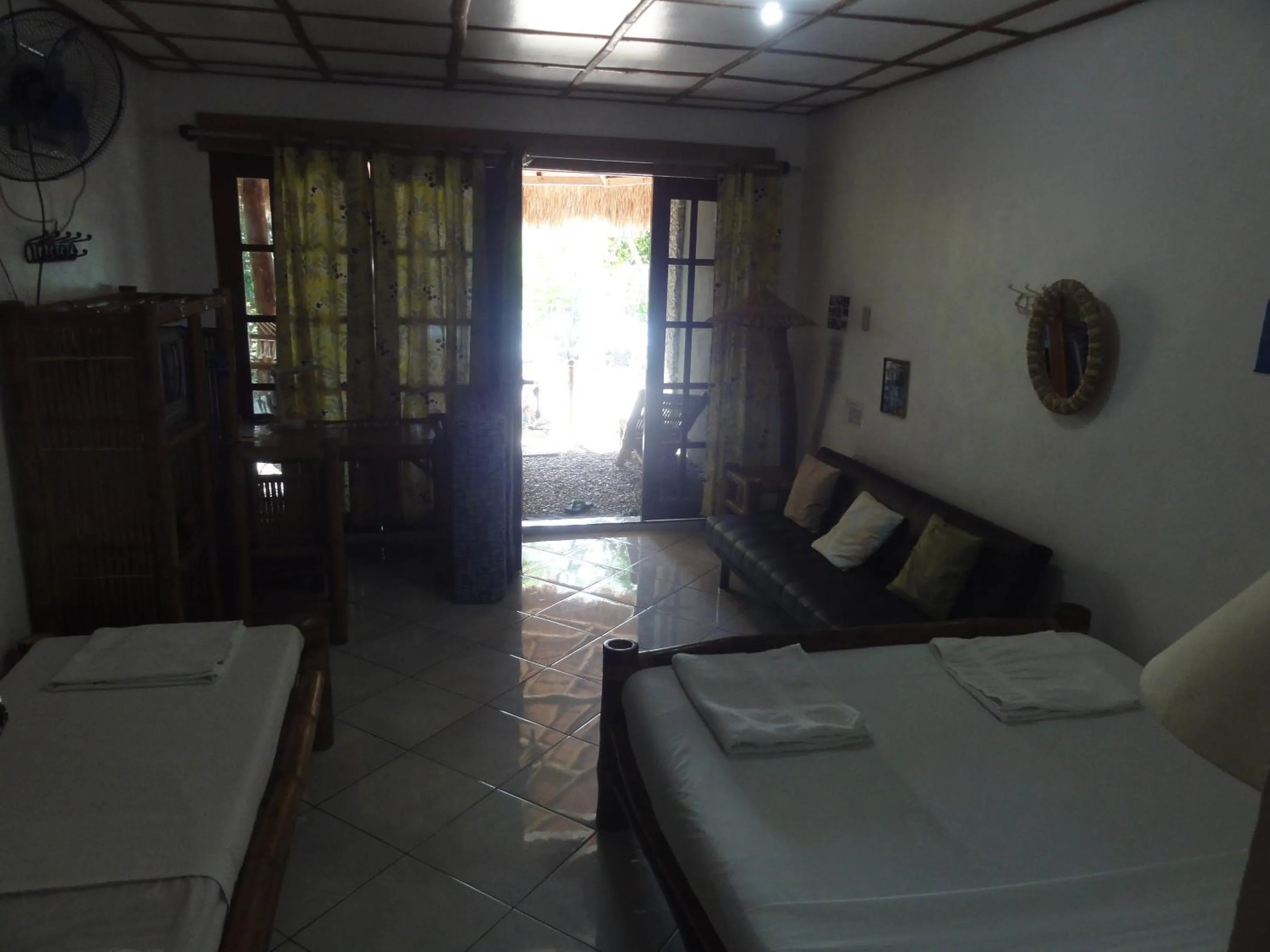 Photo of the whole room, Bed in Sea Turtle House Moalboal