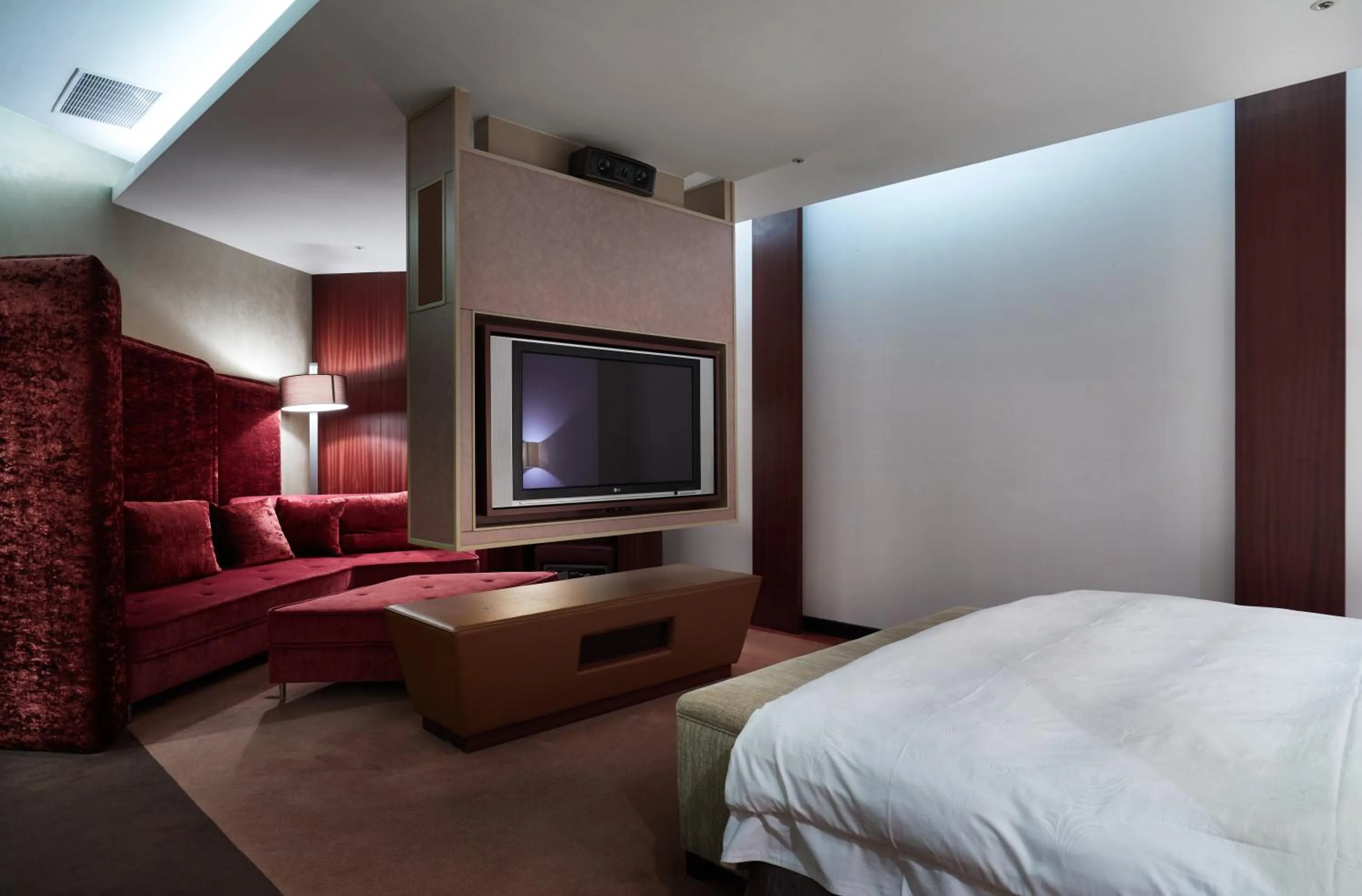 TV and multimedia, Bed in Tango Motel