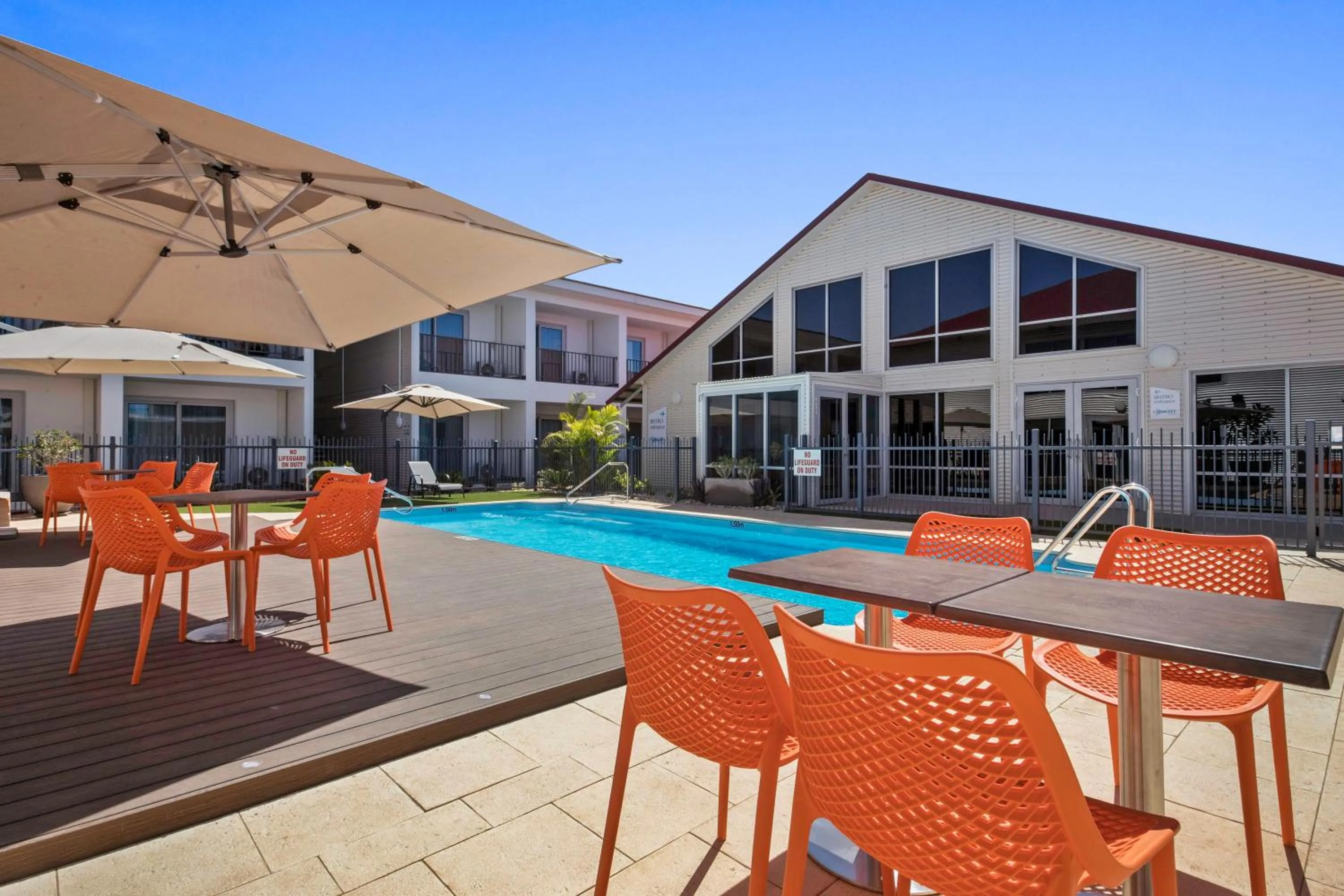 Swimming pool in Velocity Motel & Bistro-WA