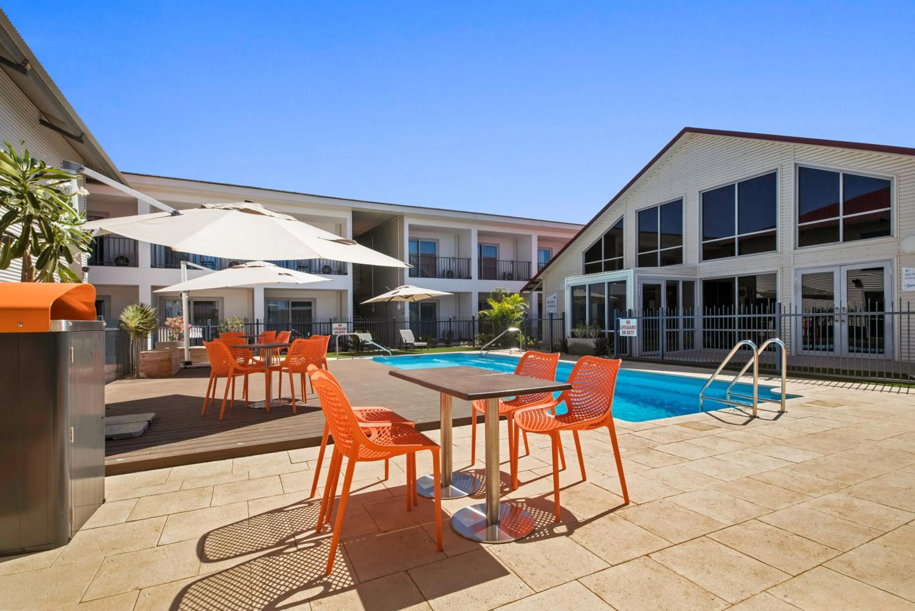 Swimming pool in Velocity Motel & Bistro-WA
