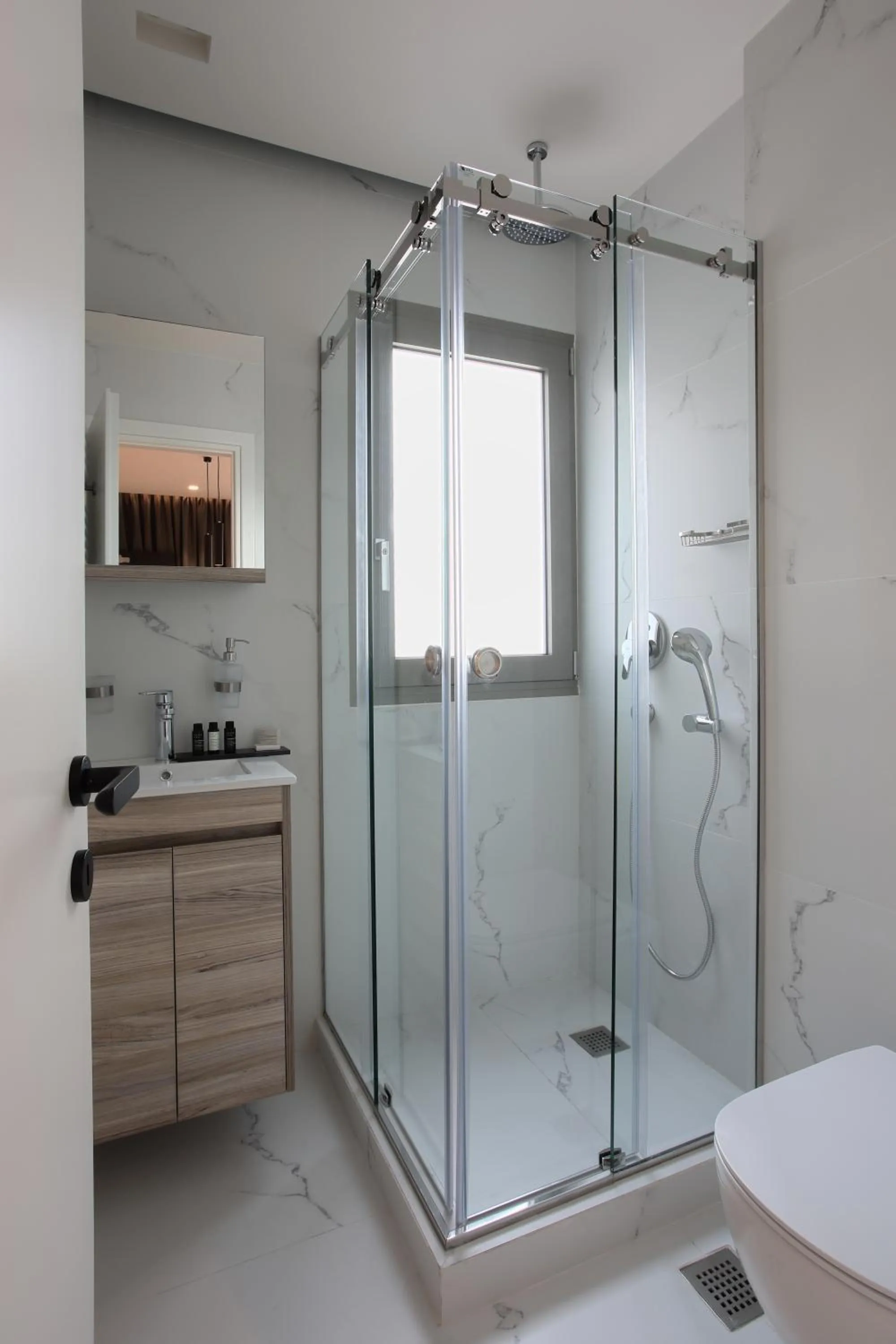 Shower in Hestia - Romvis 9