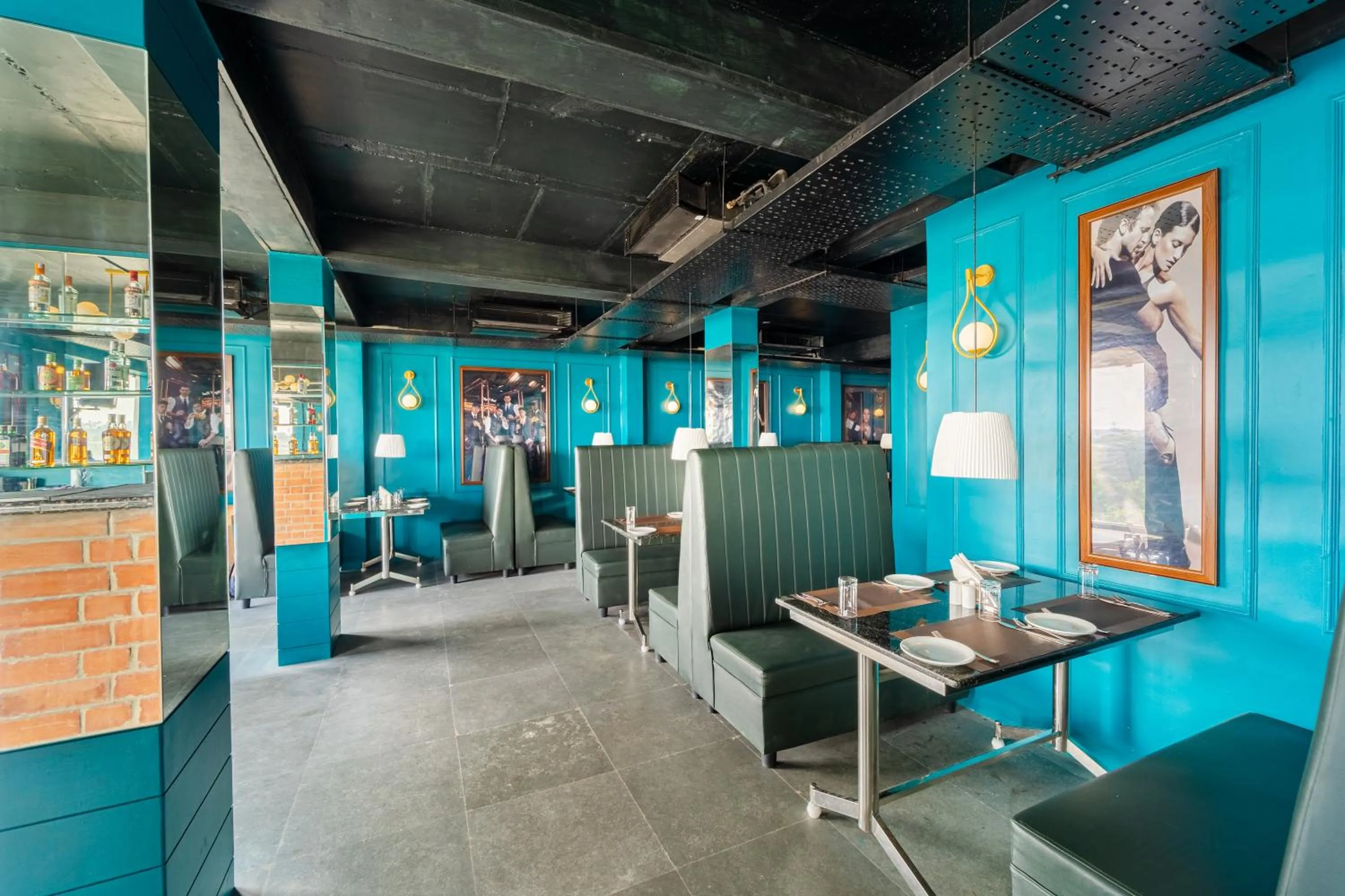 Lounge or bar in Rolling space