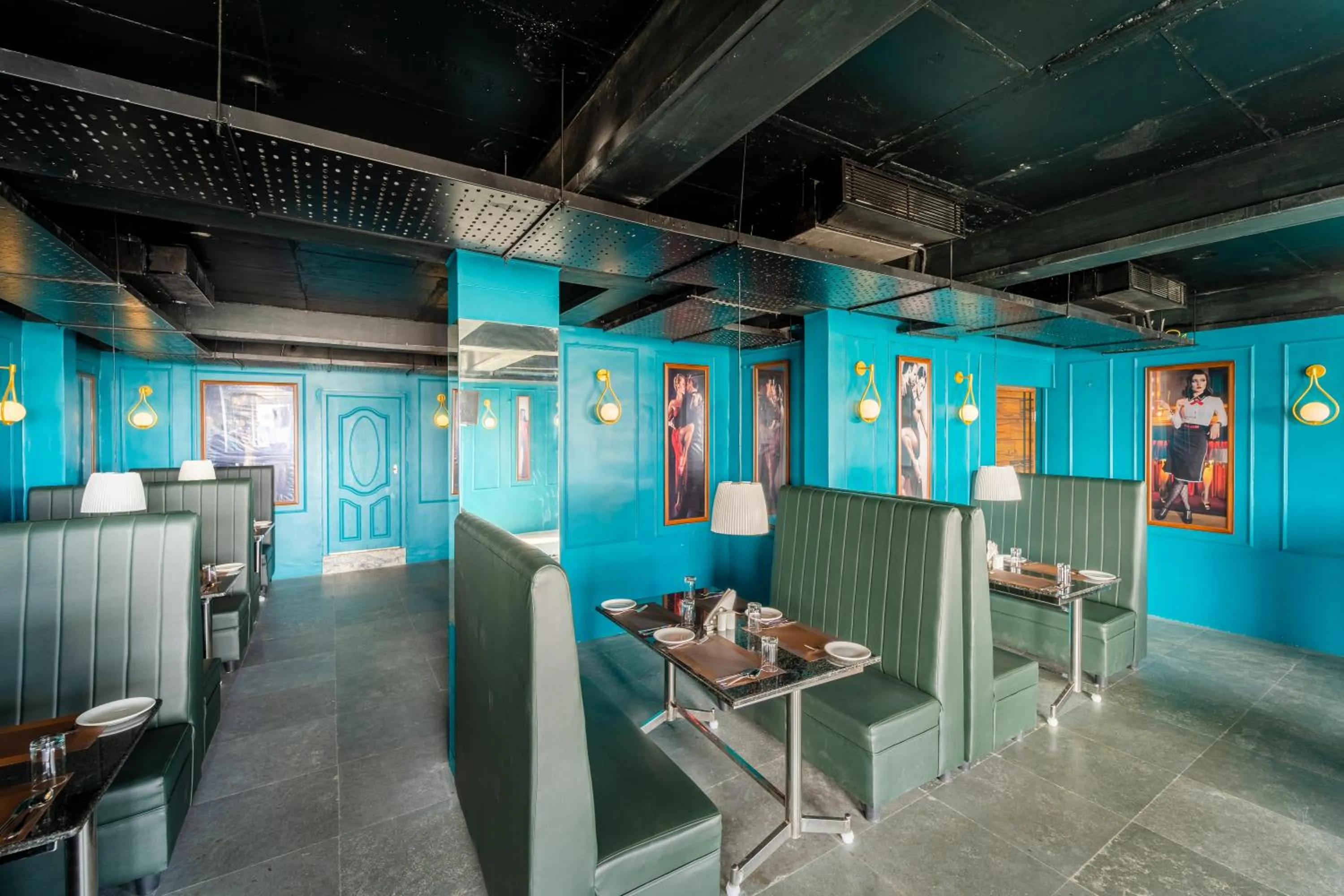 Restaurant/places to eat in Rolling space