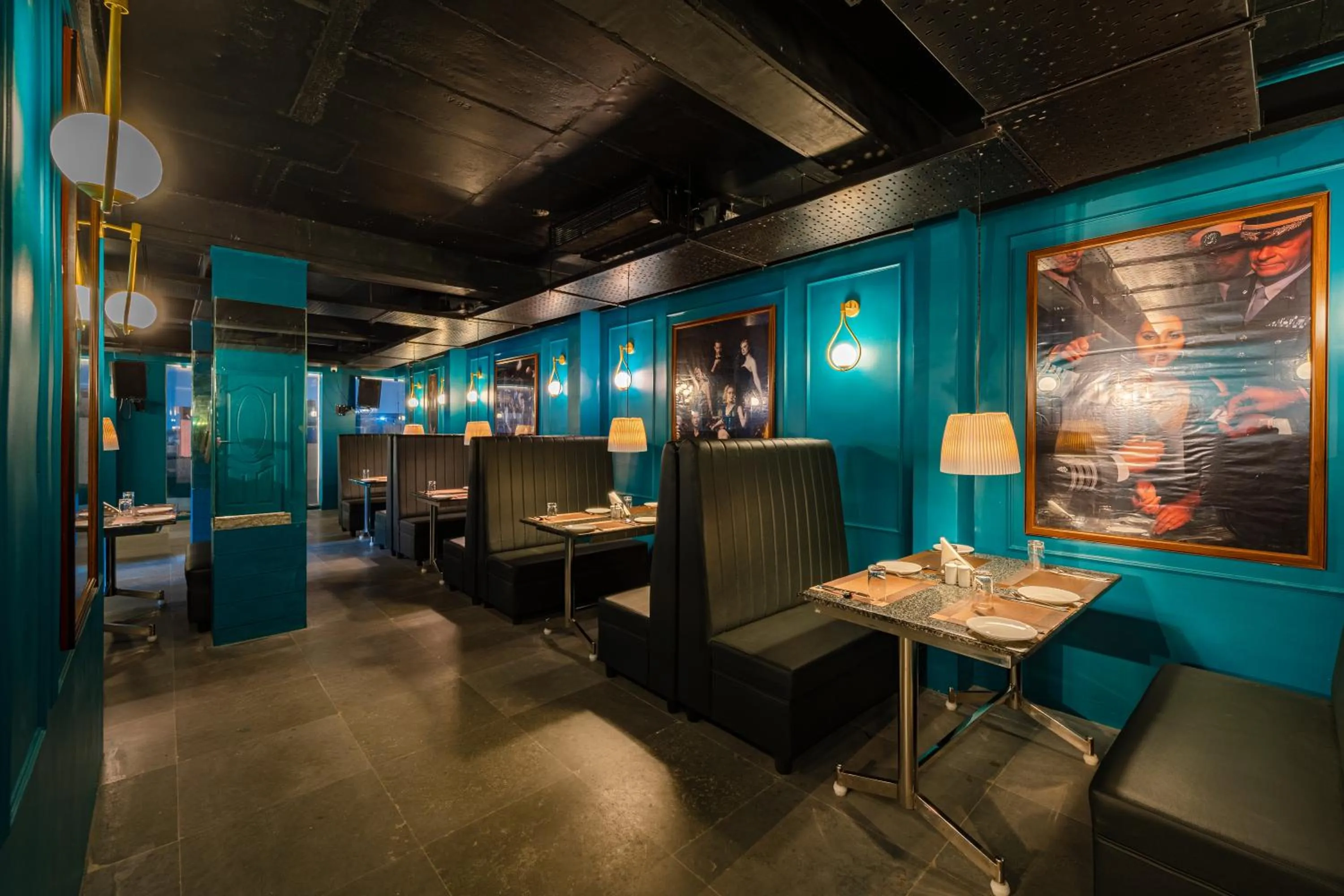 Lounge or bar in Rolling space