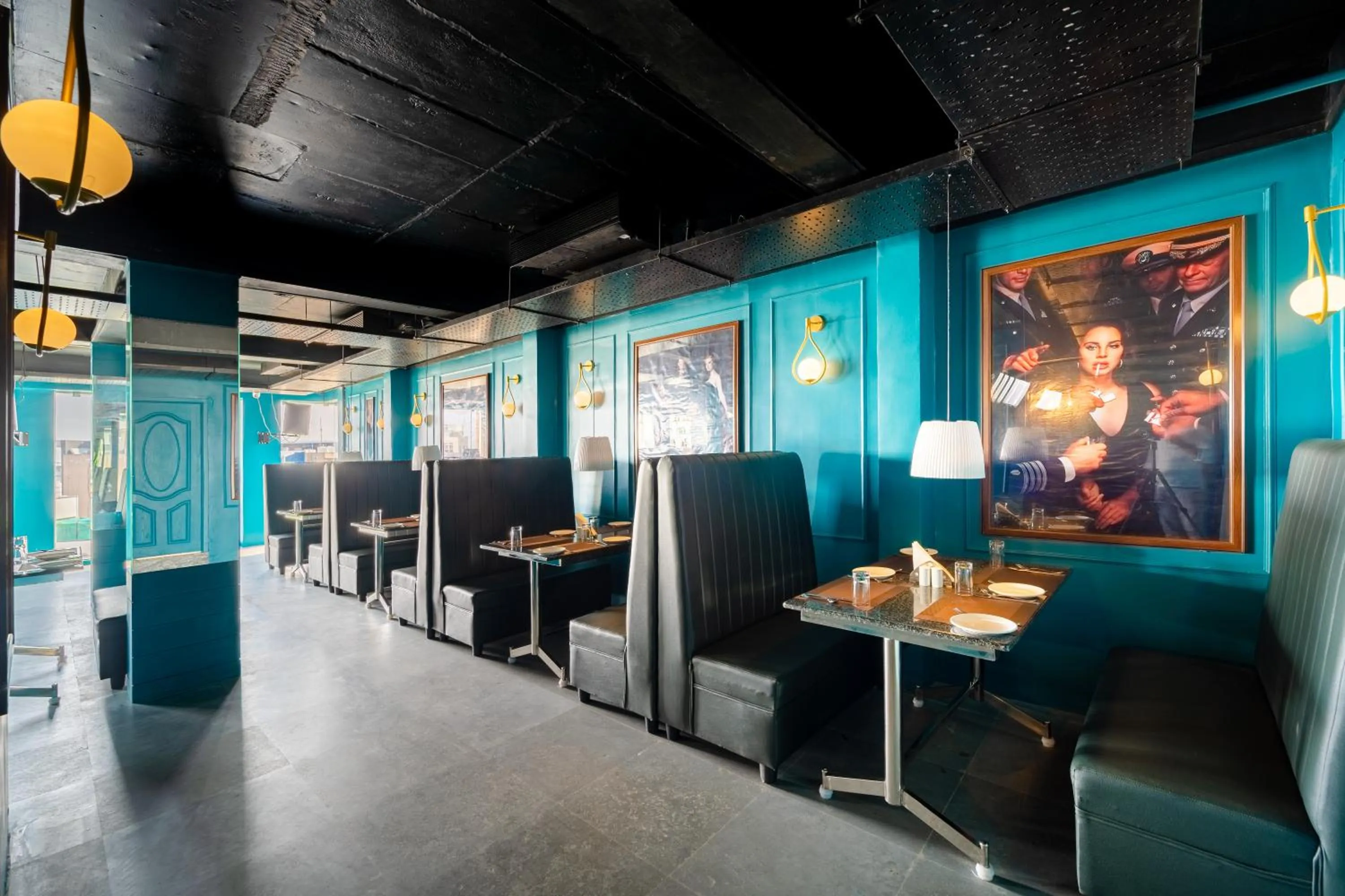 Restaurant/places to eat in Rolling space