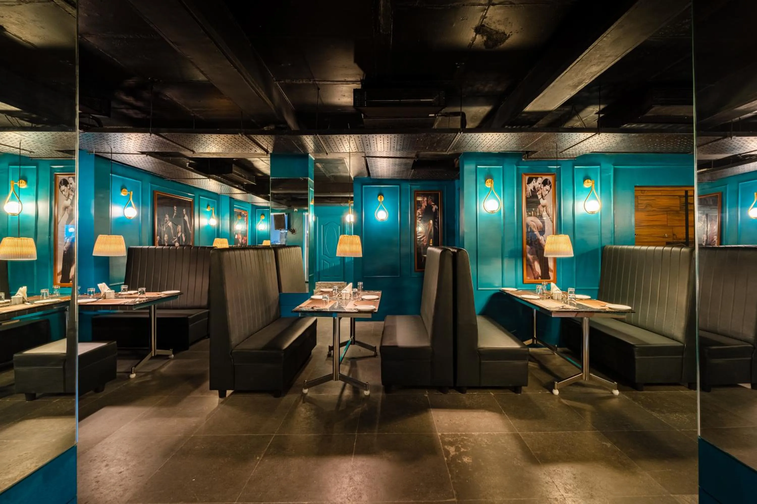 Lounge or bar in Rolling space