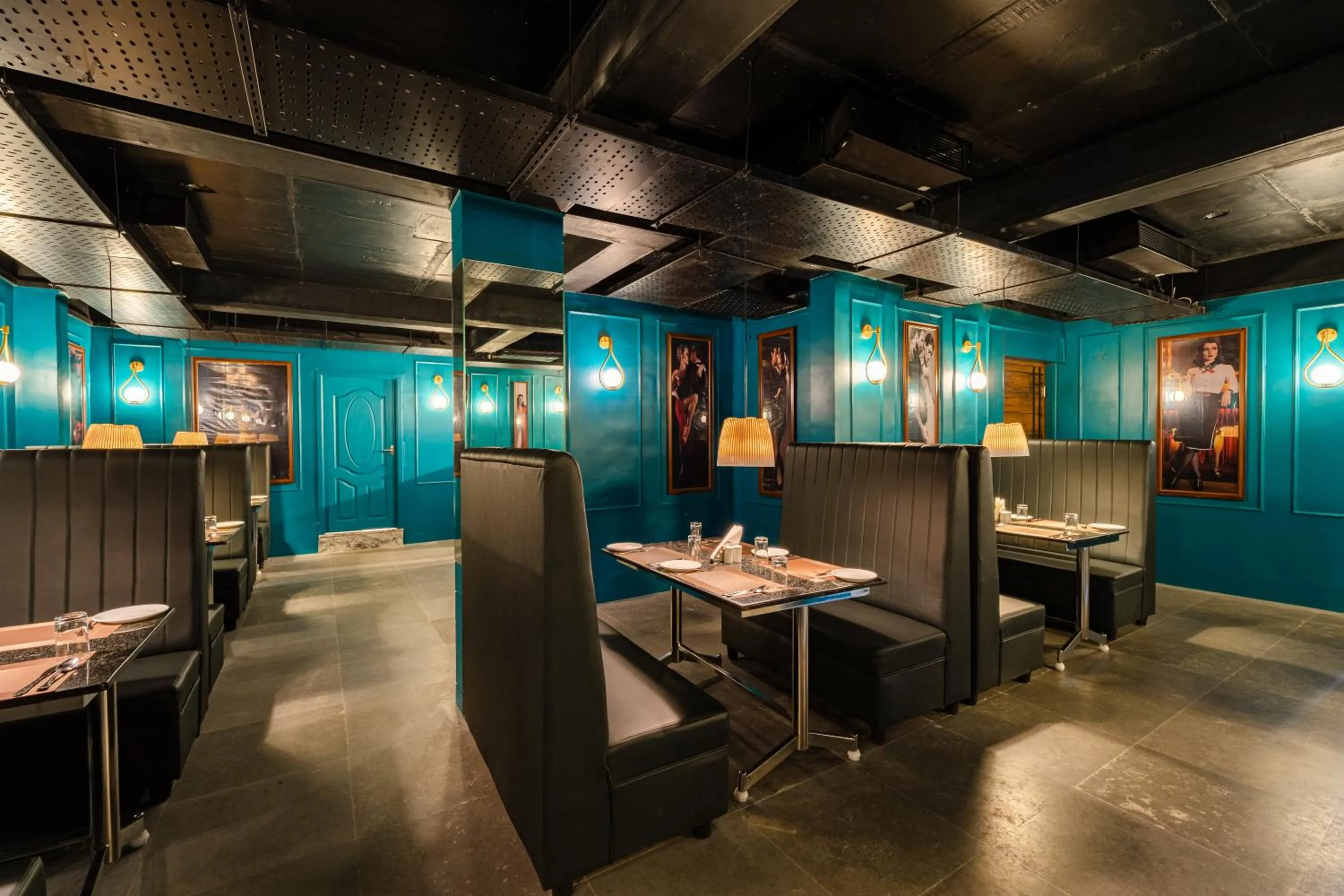 Lounge or bar in Rolling space