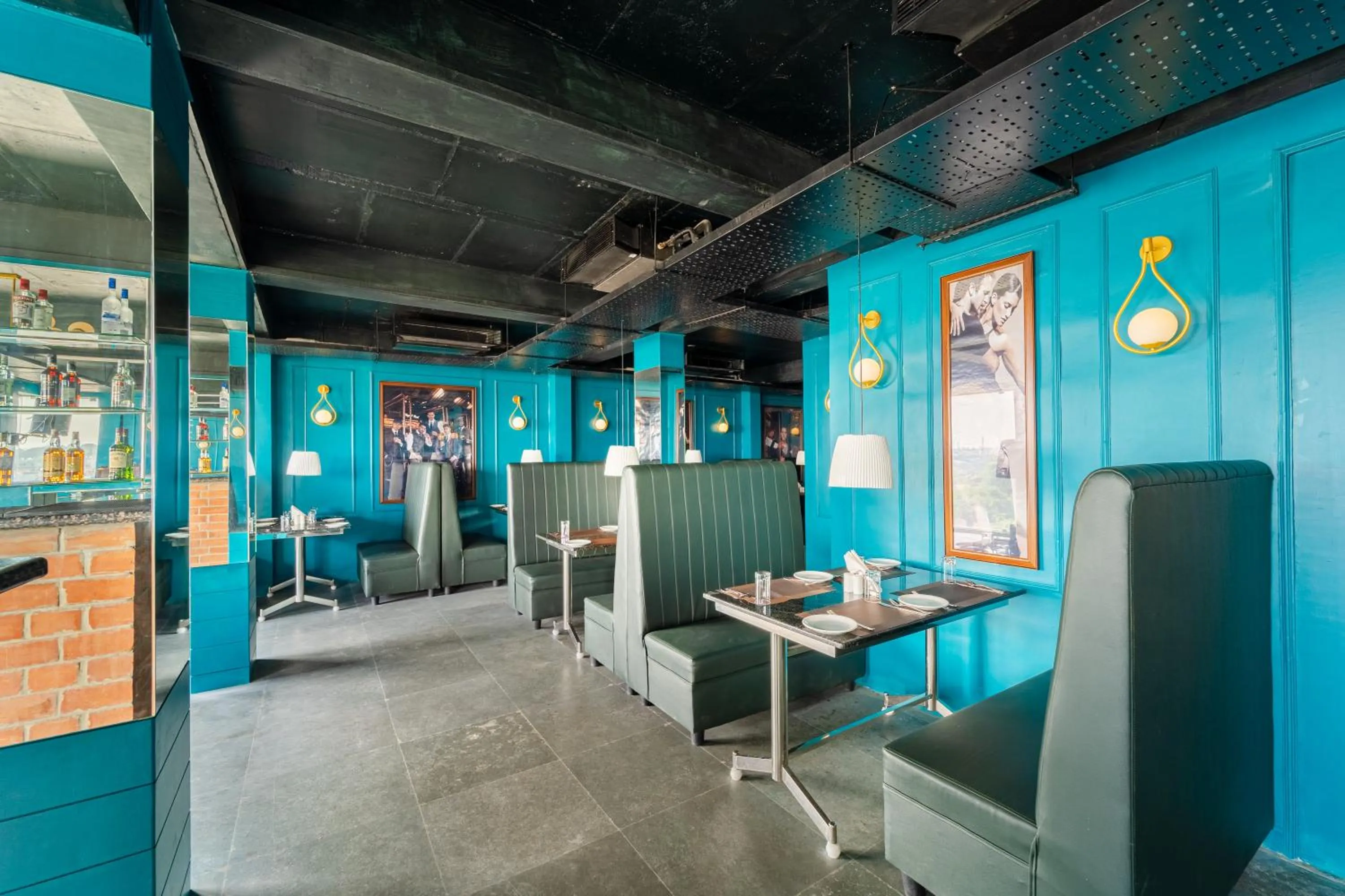 Lounge or bar in Rolling space