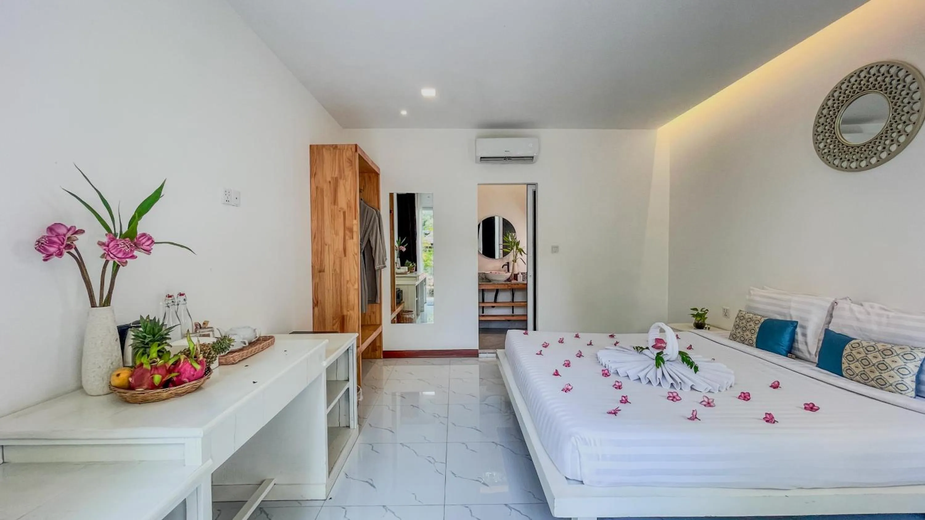 Bed in Home Indochine d'Angkor Hotel