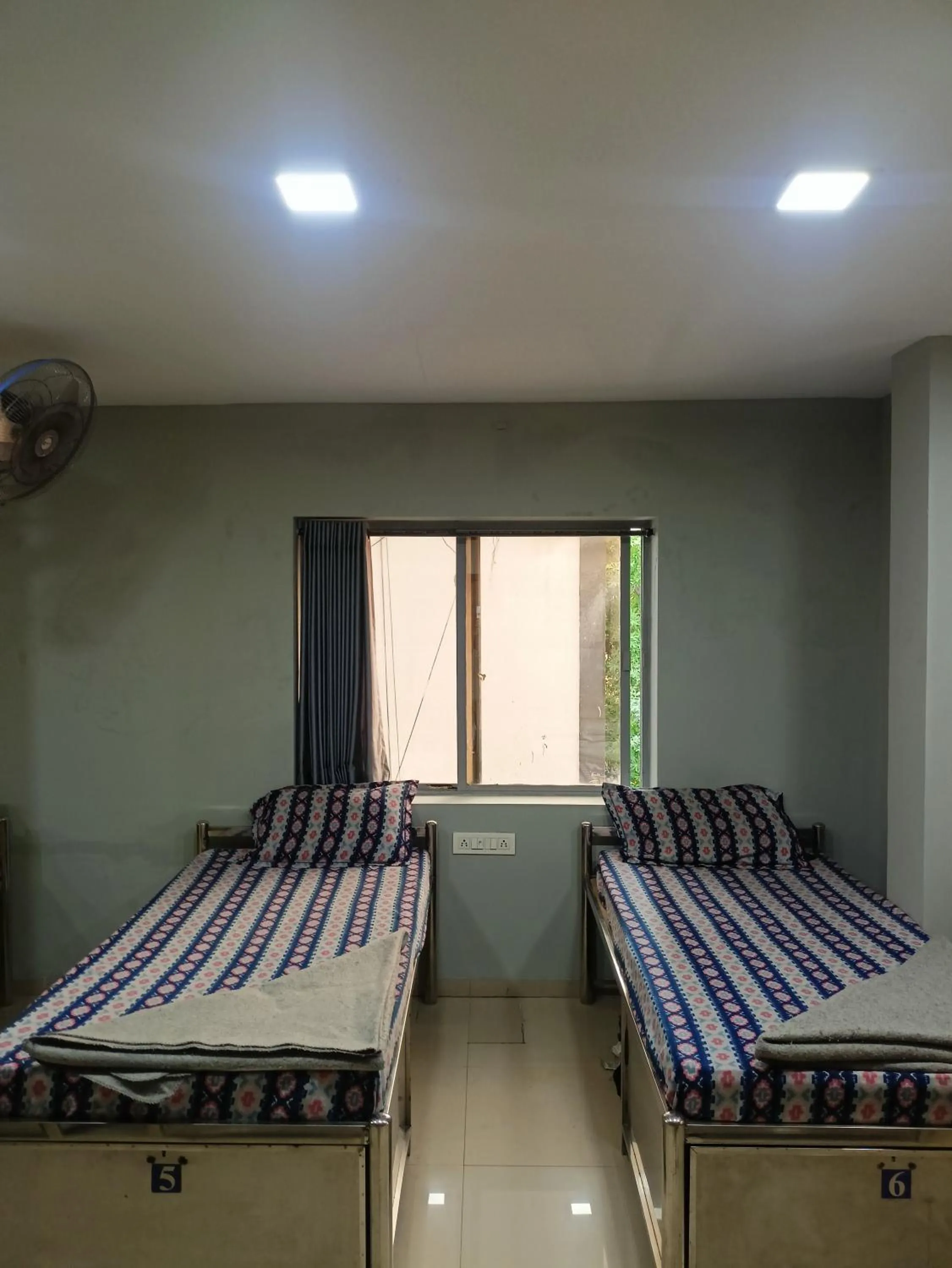 Bed in Shiv Sai Dormitory
