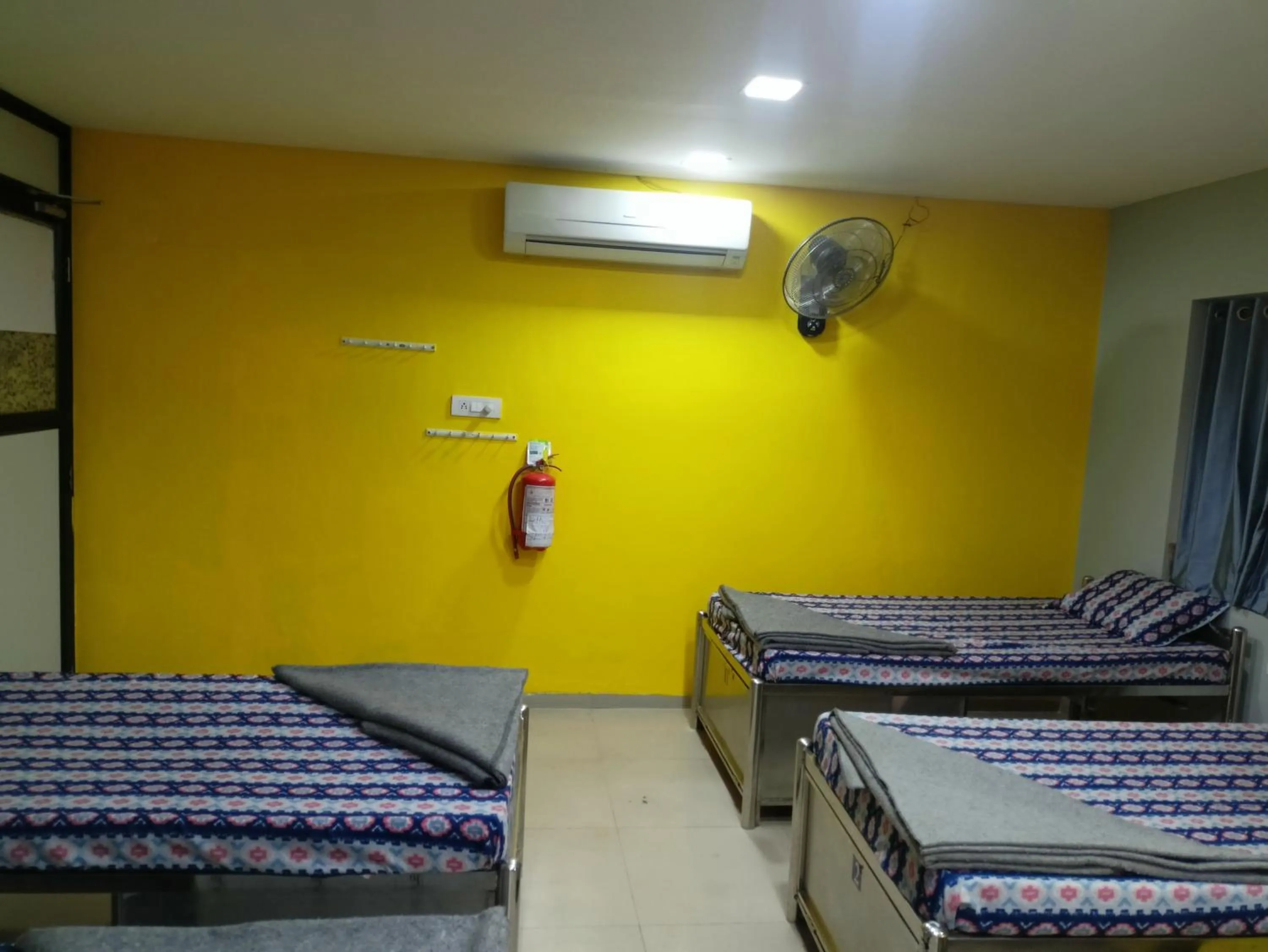 Bed in Shiv Sai Dormitory