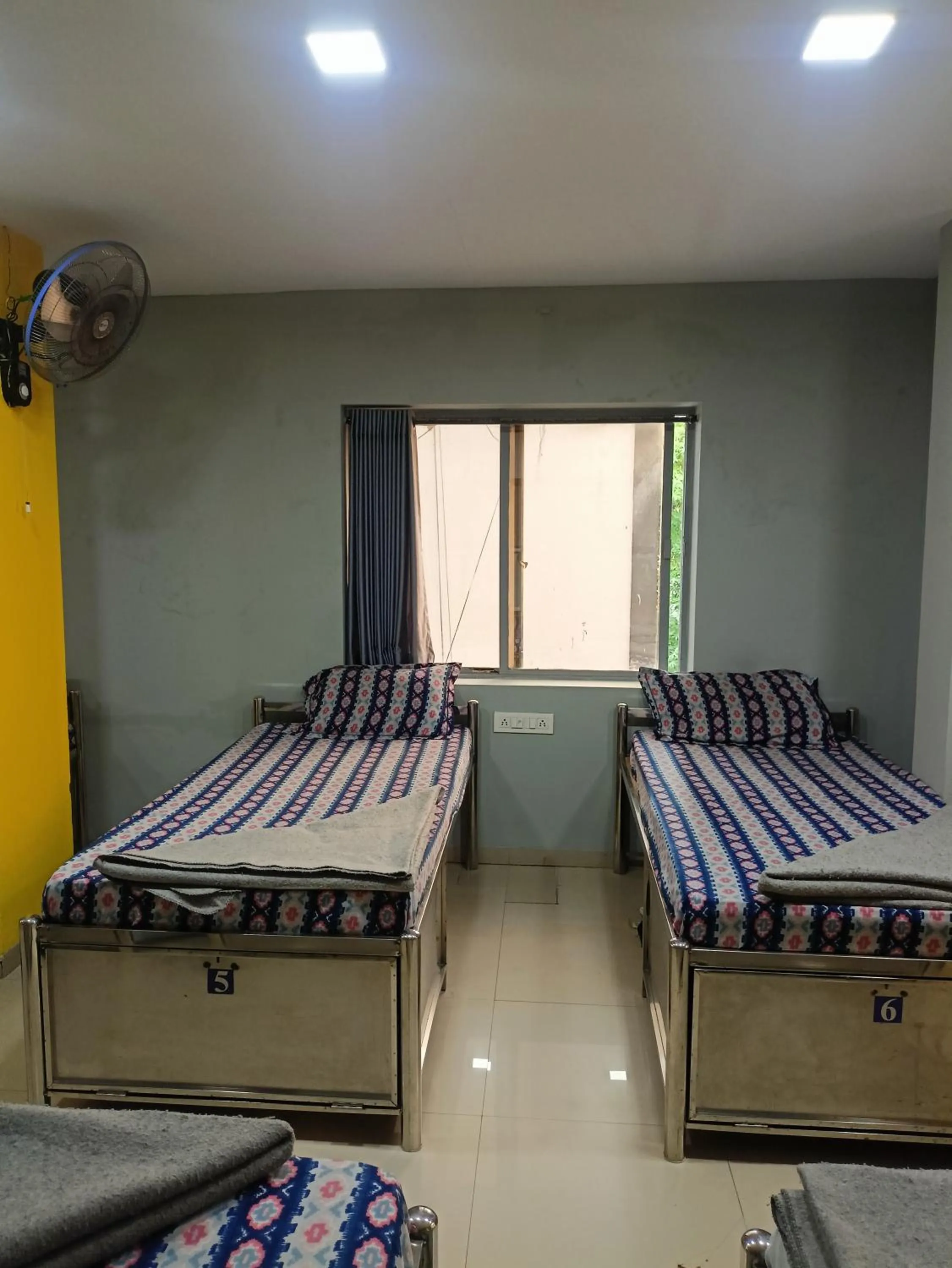 Bed in Shiv Sai Dormitory