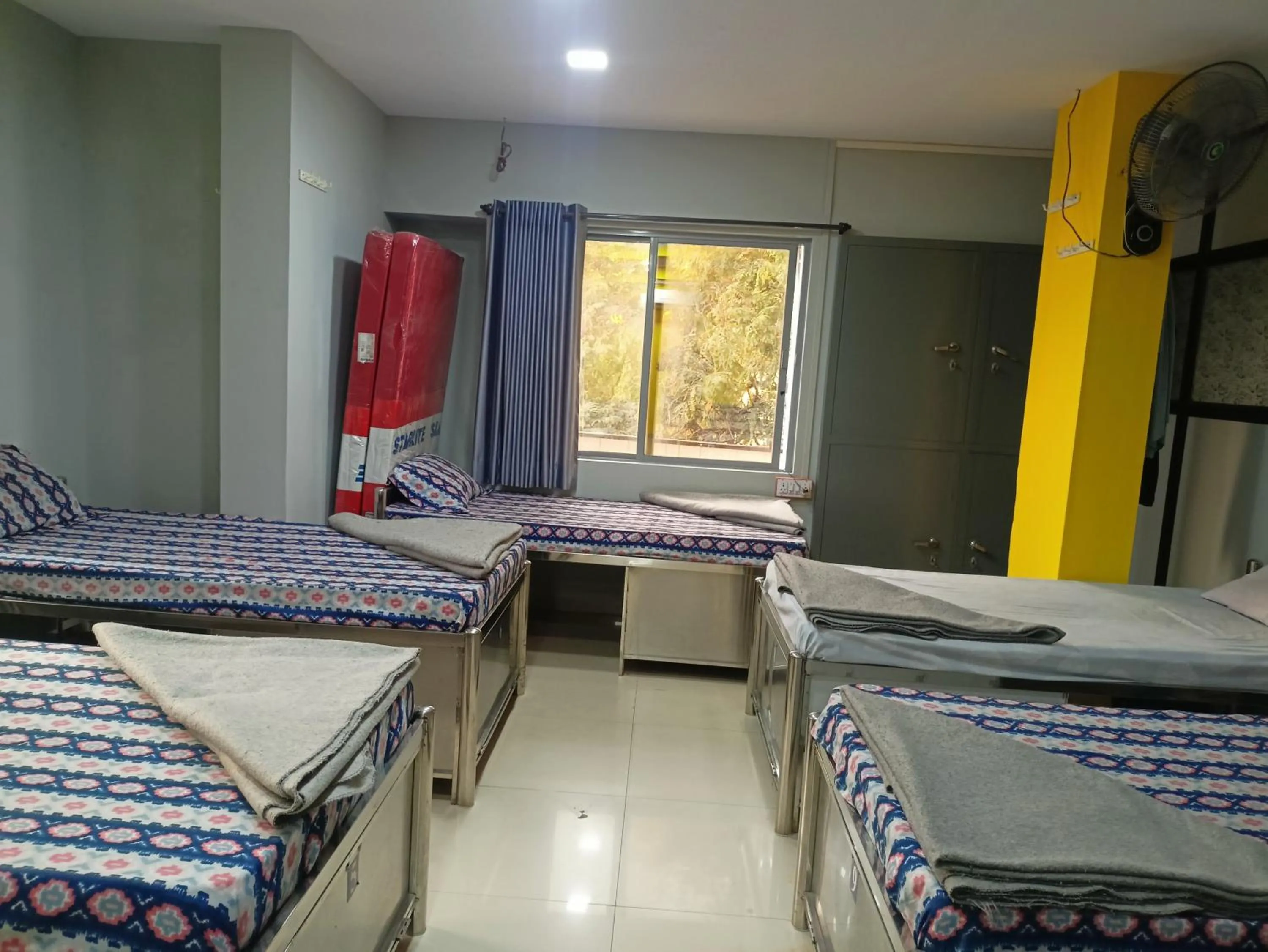 Bed in Shiv Sai Dormitory